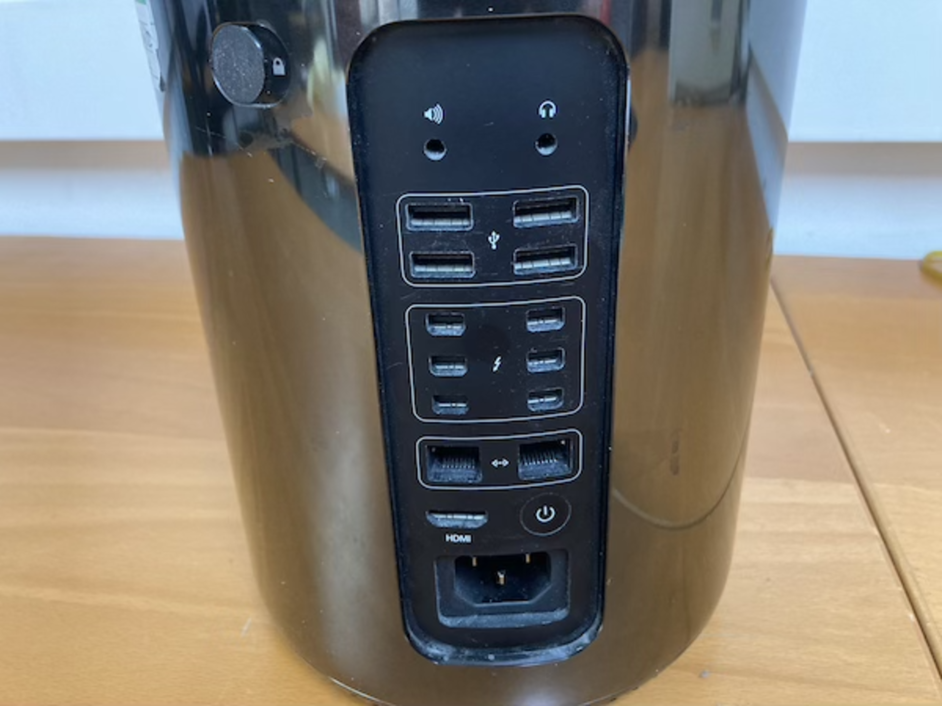 Apple MacPro A1481 tower personal computer - Image 2 of 3