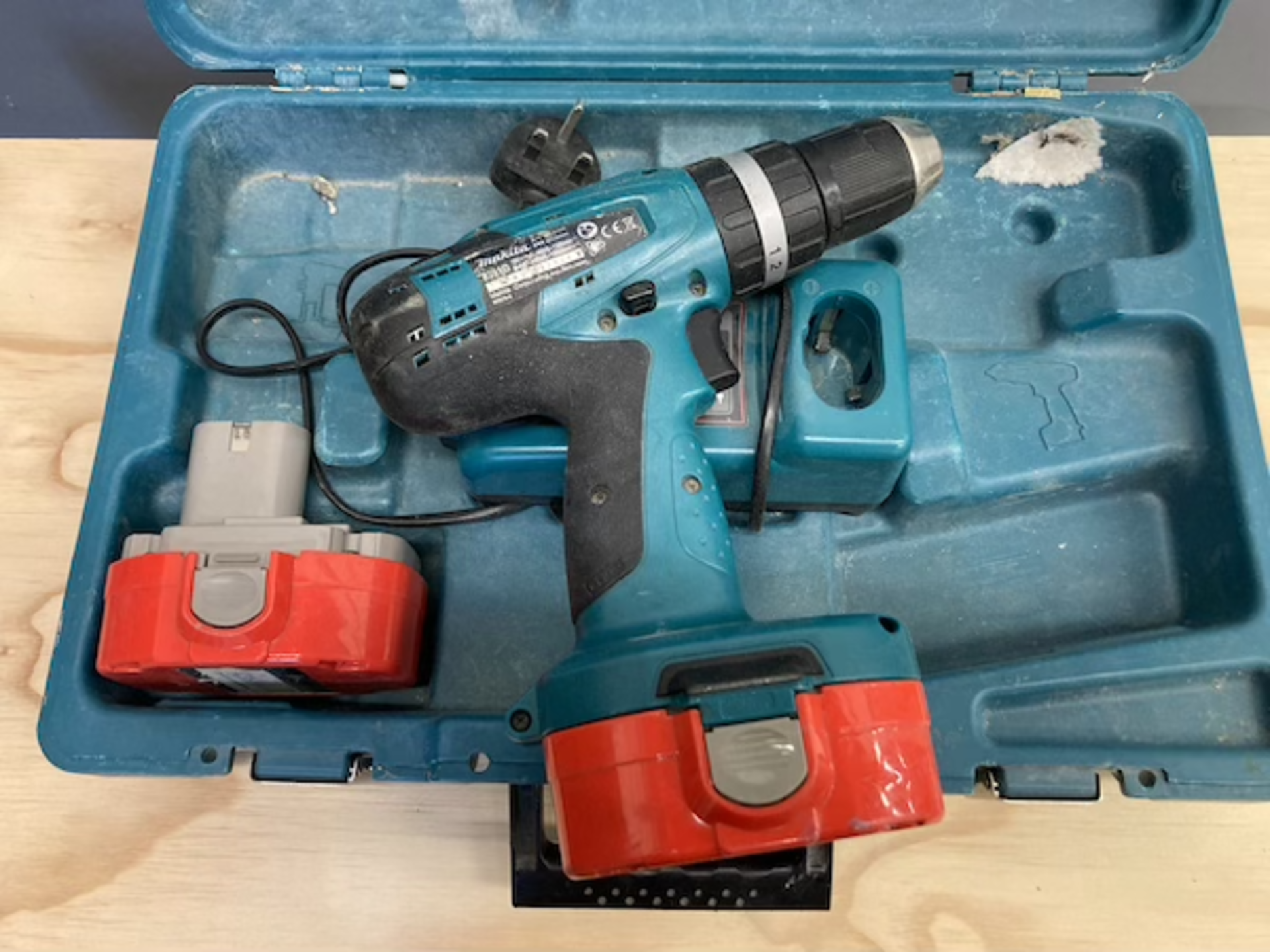 Makita 8391D cordless hammer drill with two batteries - Image 2 of 3