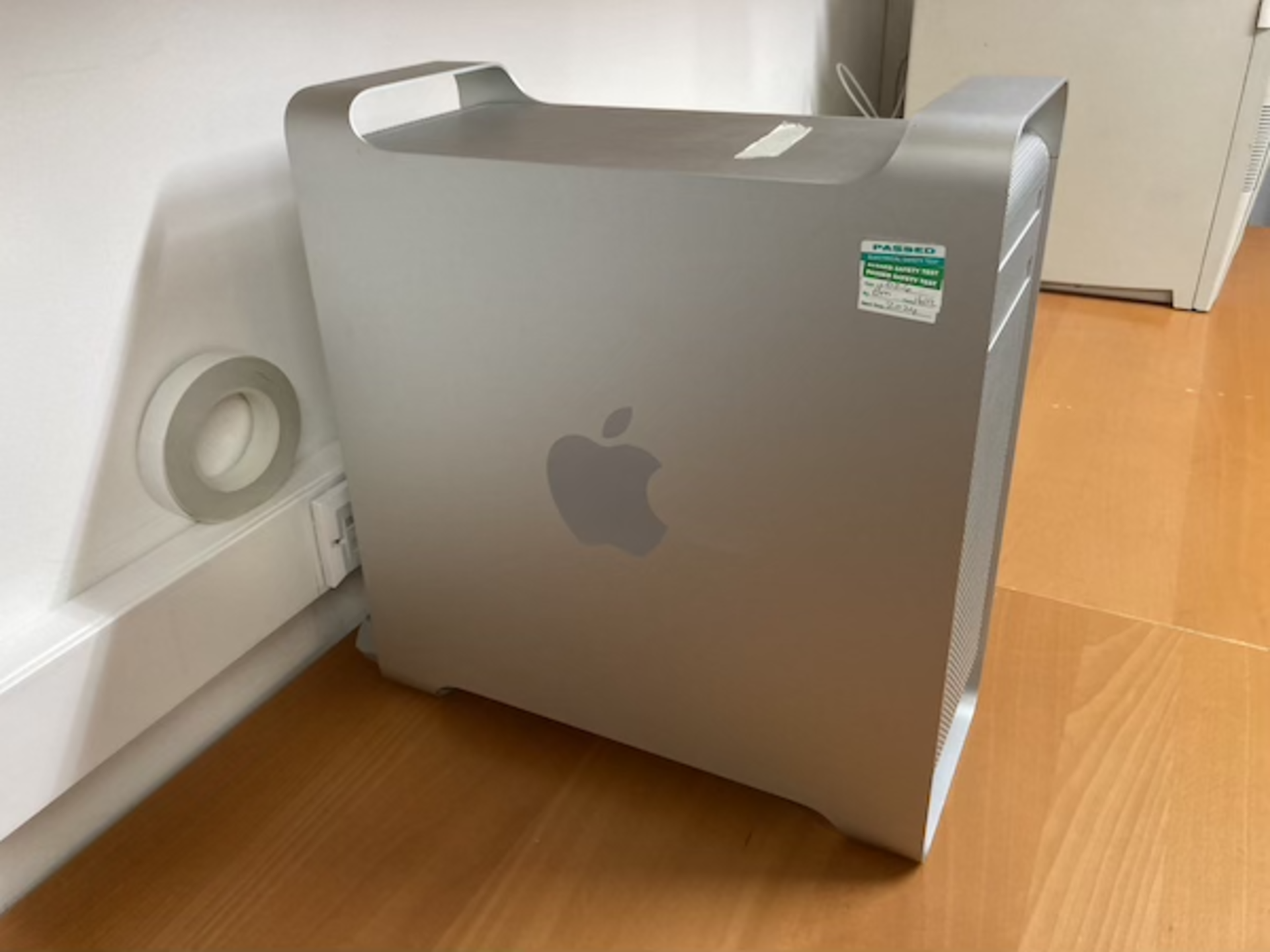 Apple MacPro model A1289 - Image 2 of 3