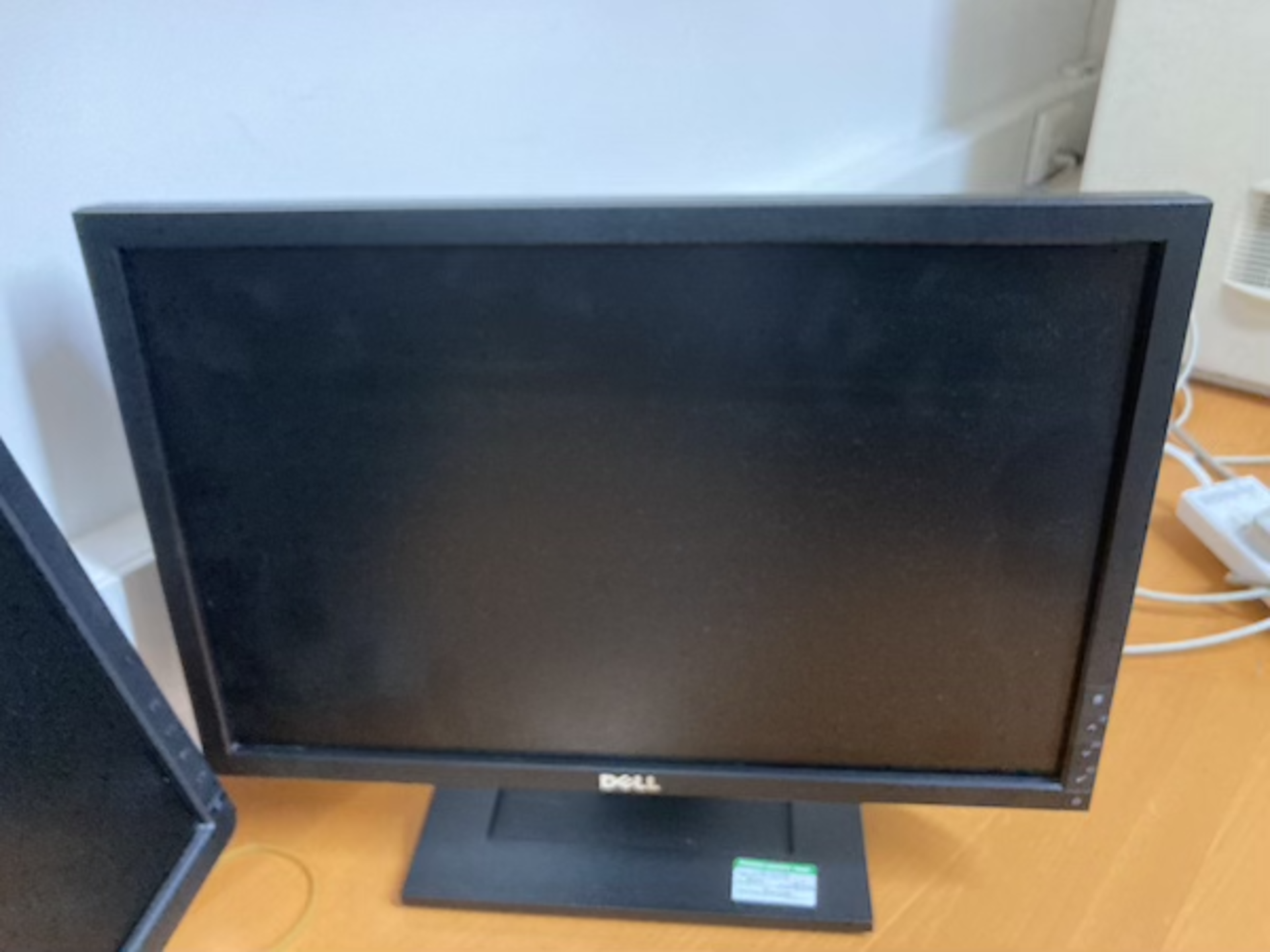 Dell 660 21" monitor and Dell 19" monitor - Image 4 of 4