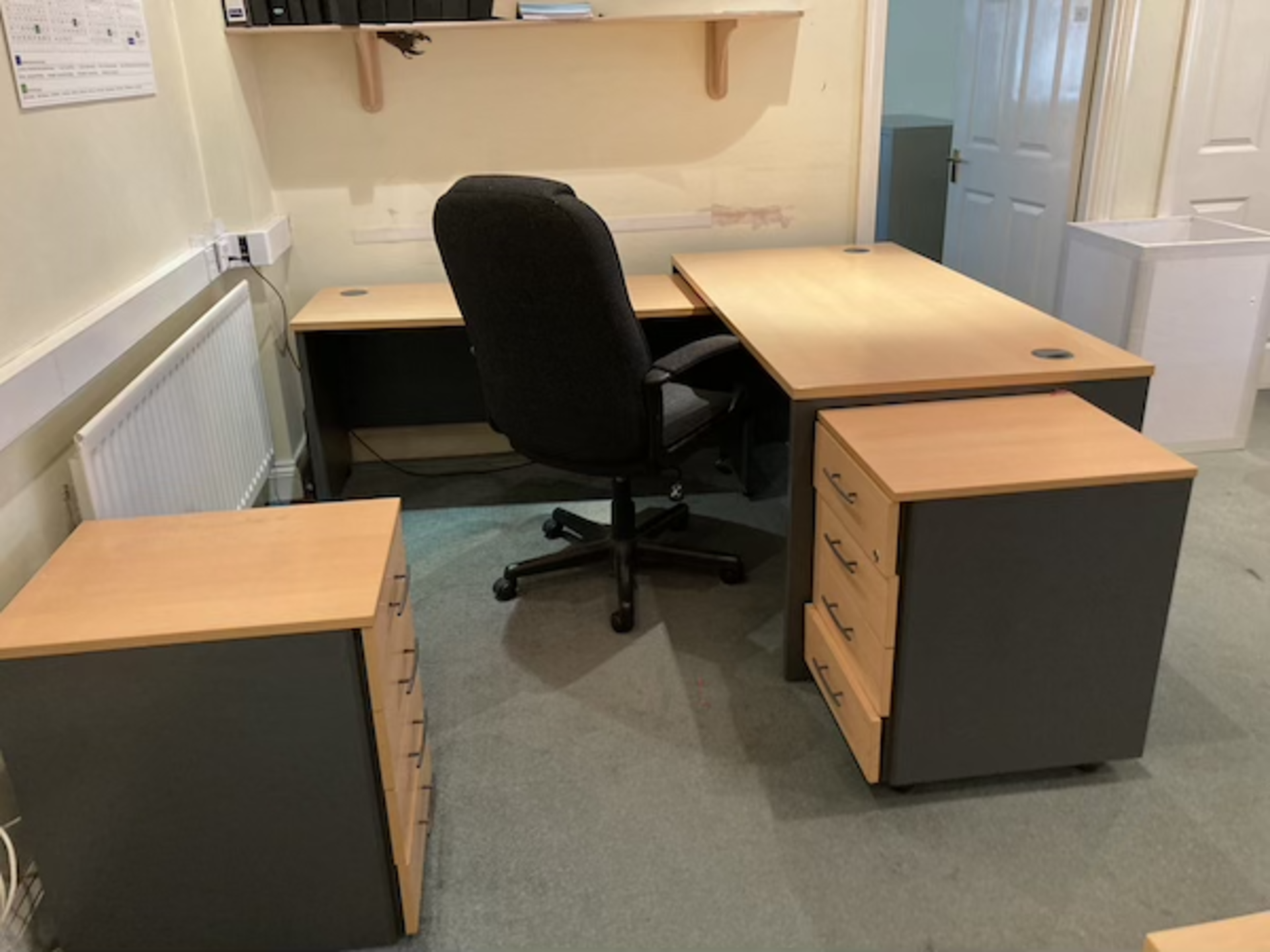 Slab side desk (1600mm) with return unit, 2 x four drawer pedestals, gas lift office chair
