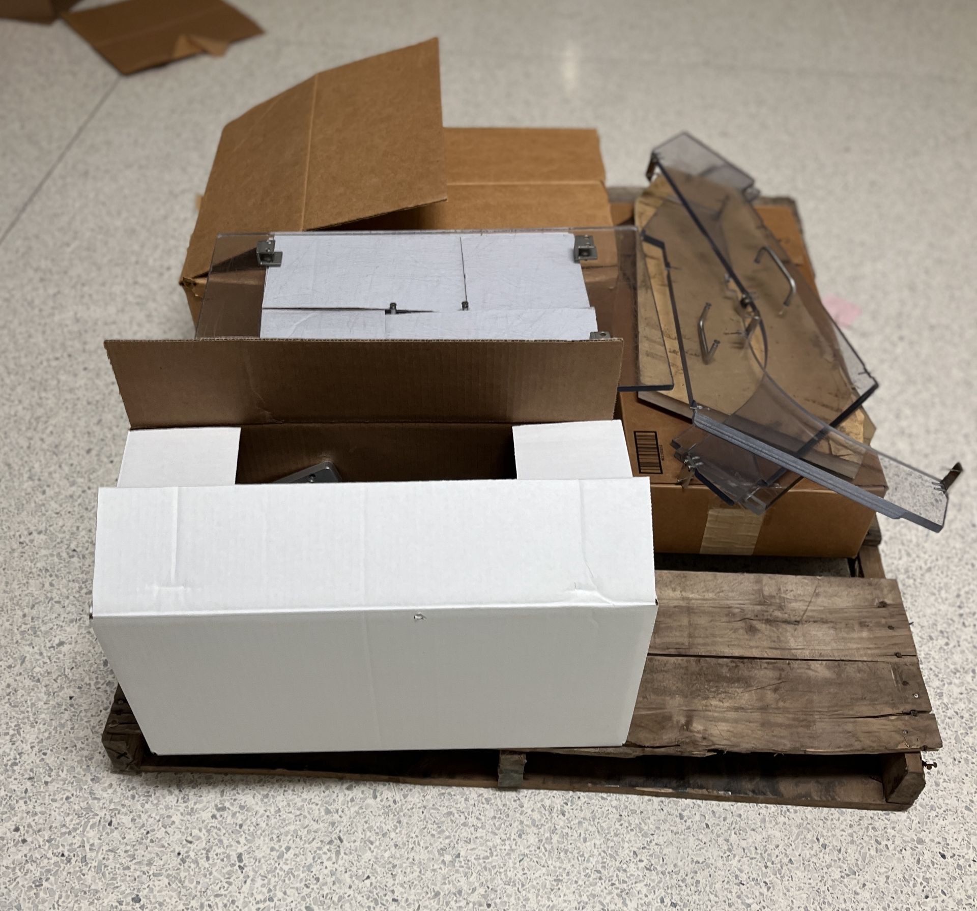 Pallet of parts - Image 2 of 6