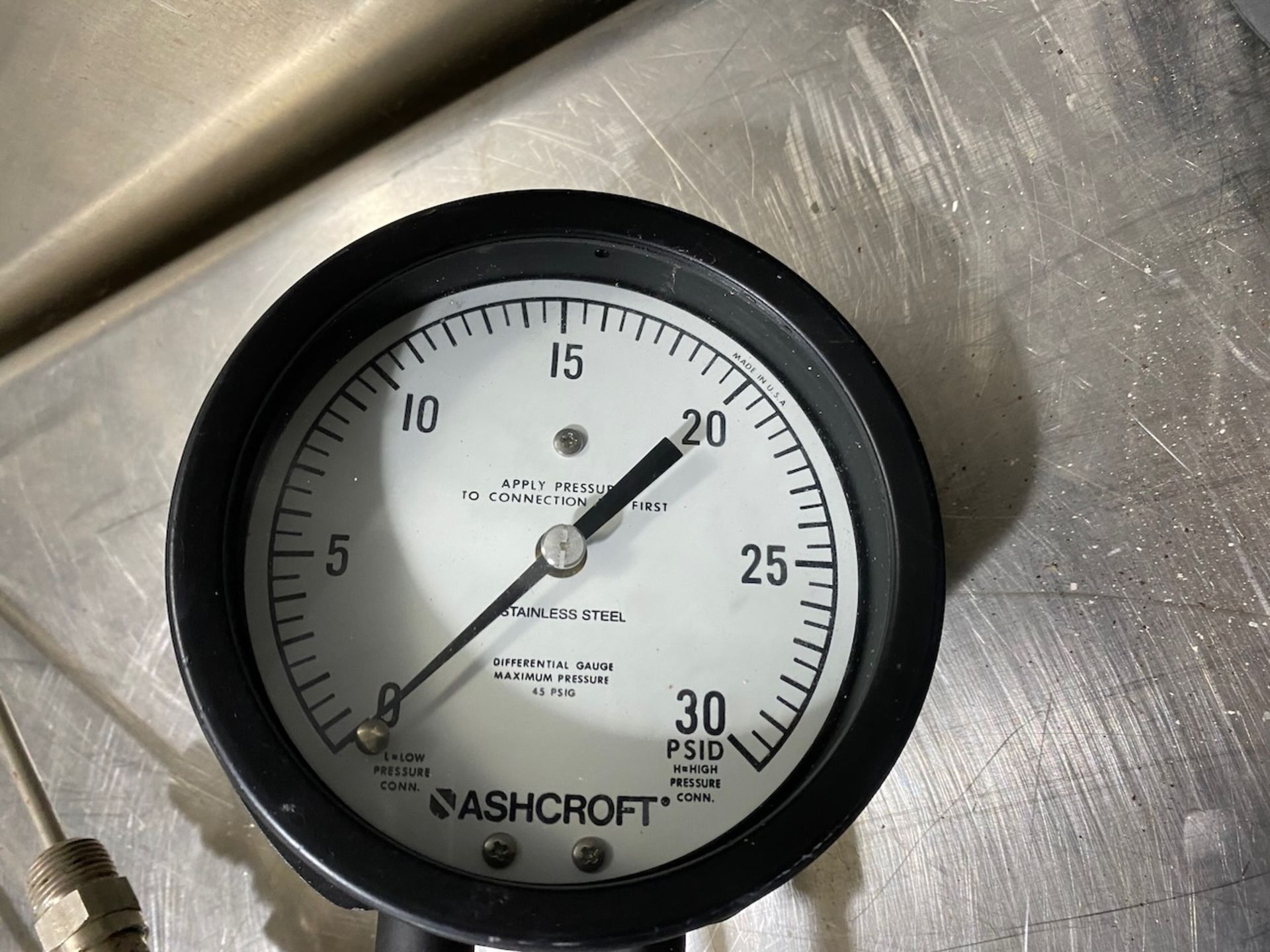 Lot of Pressure and Temperature Gauges - Image 3 of 9