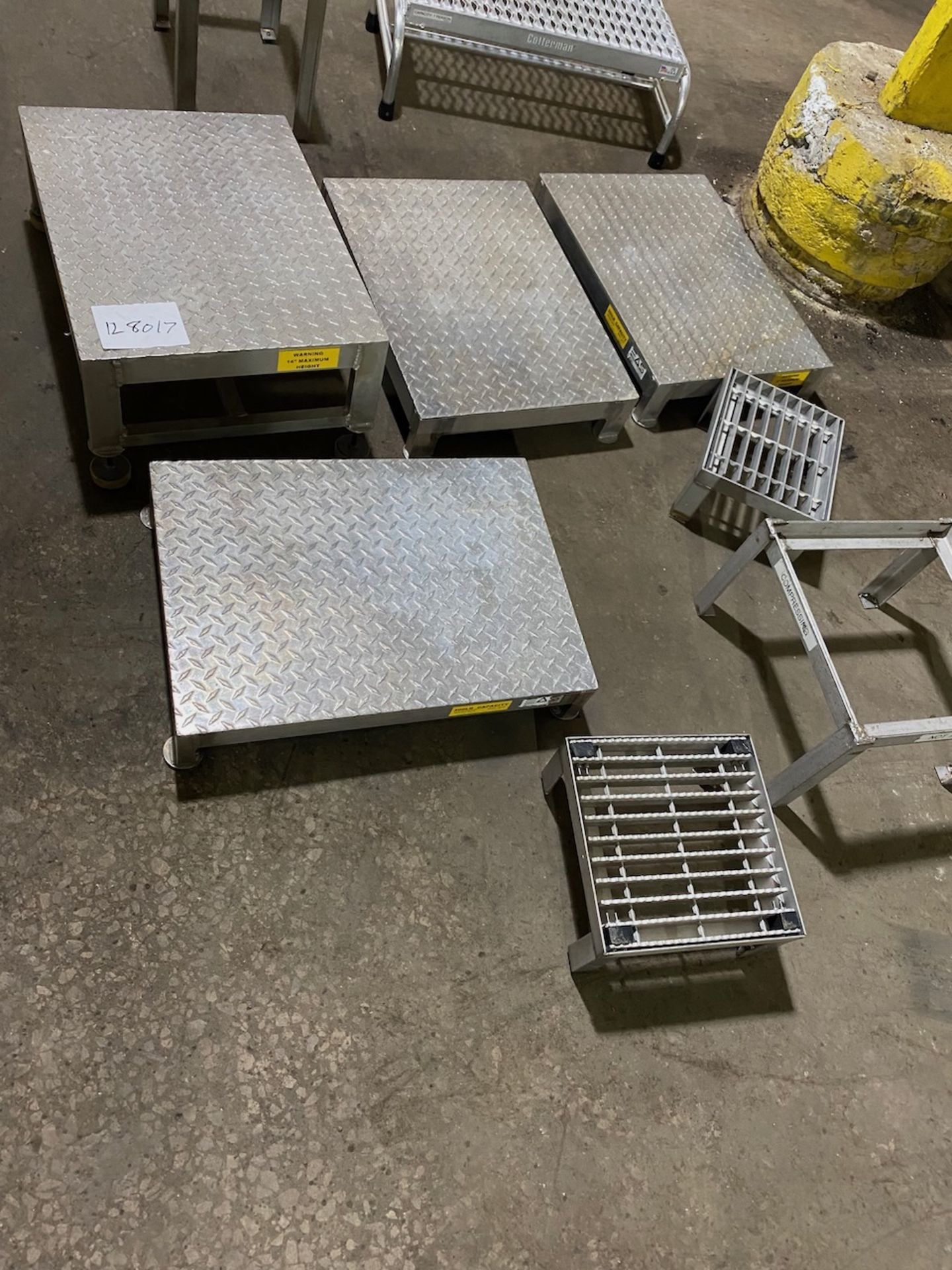 Lot of step stools. - Image 2 of 4