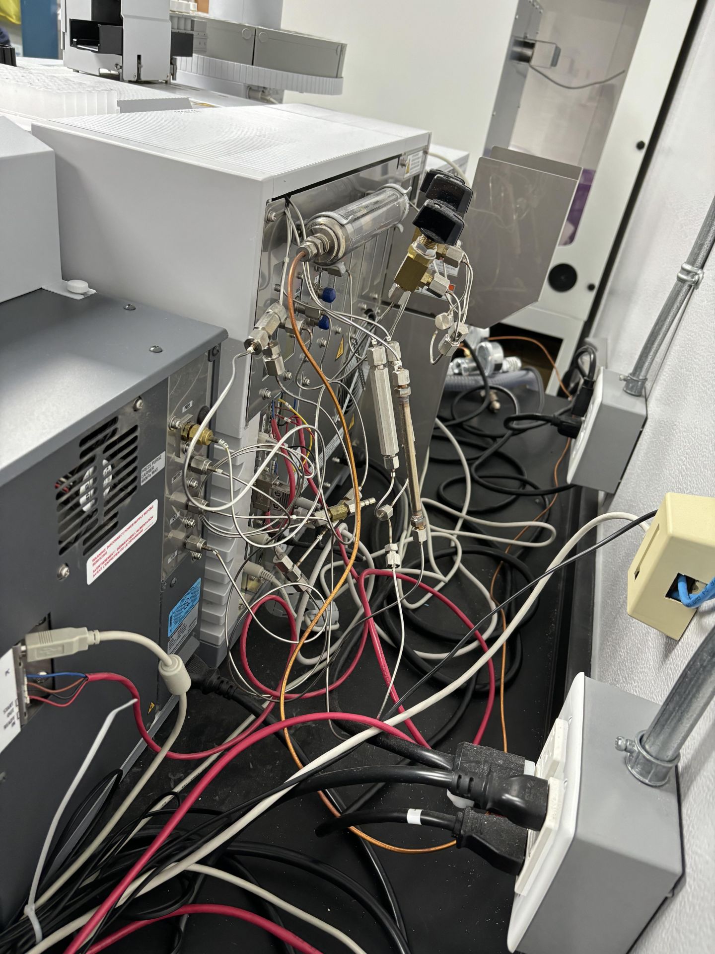 Shimadzu Gas Chromatograph - Mass Spectrometer Model GCMS QP2010SE - Image 5 of 8