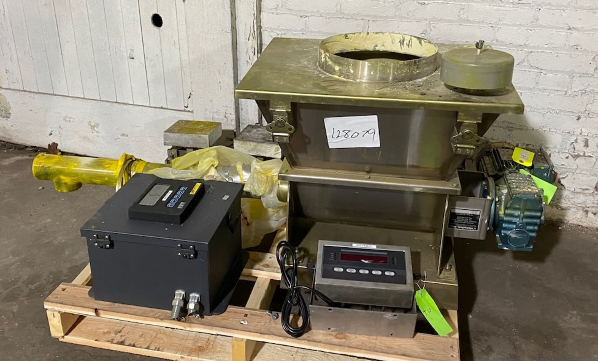 Metalfab Auger Powder Feeder with Rice Lake loadcells and controller. [Ref:128079]