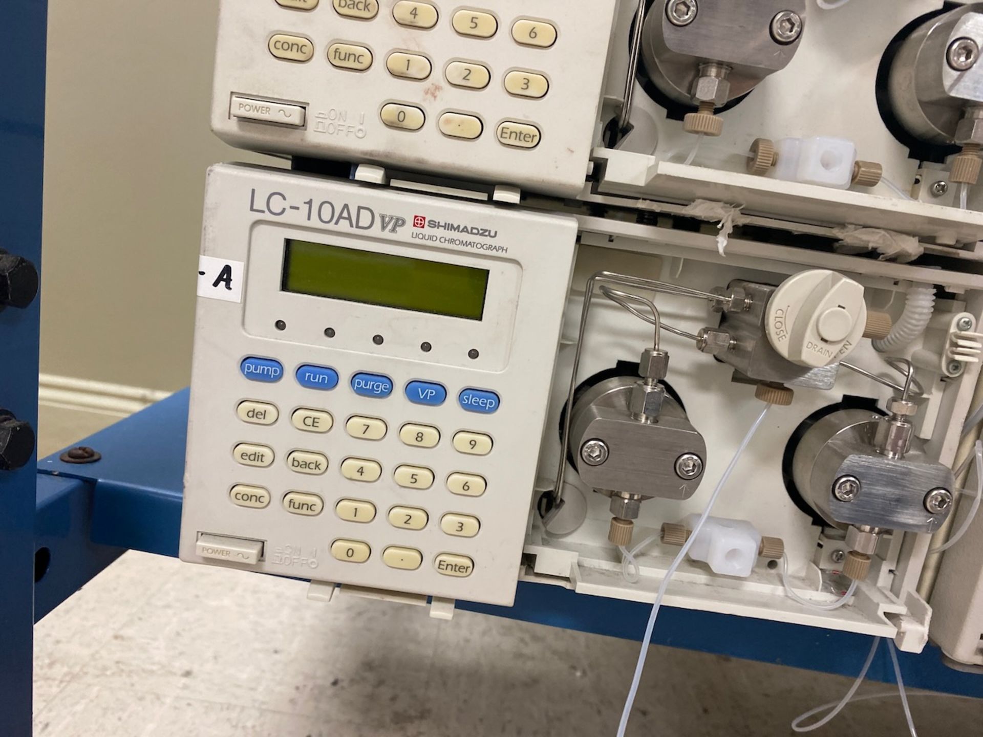 Shimadzu HPLC System - Image 6 of 12