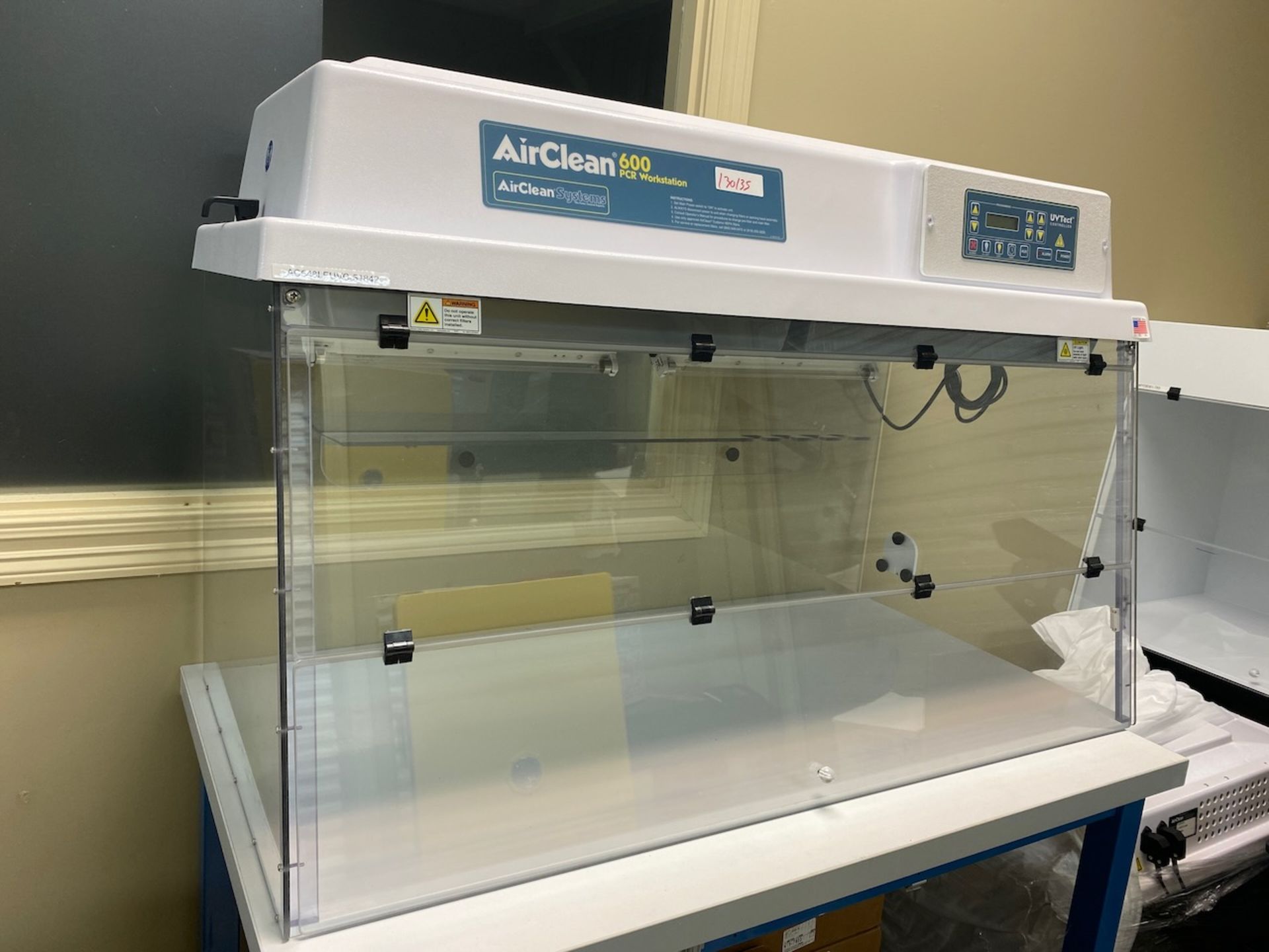 Airclean 600 PCR Workstation