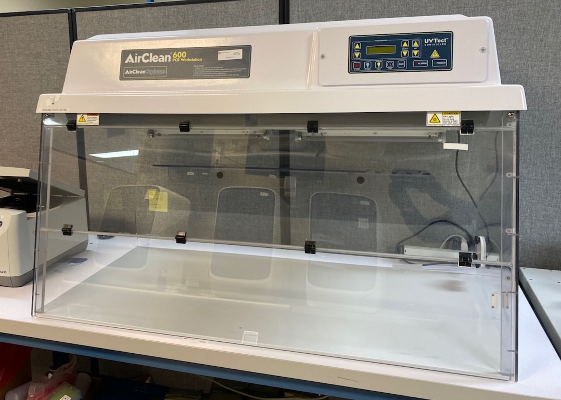 Airclean 600 PCR Workstation