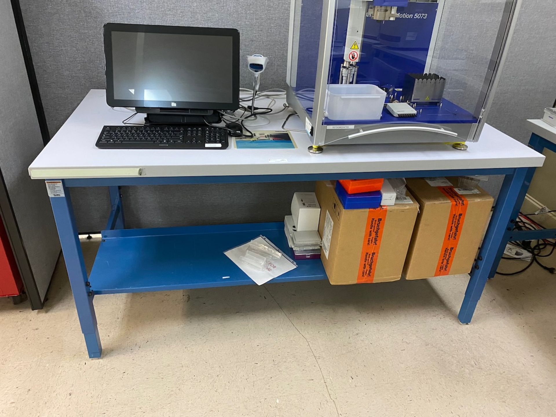 Lab bench