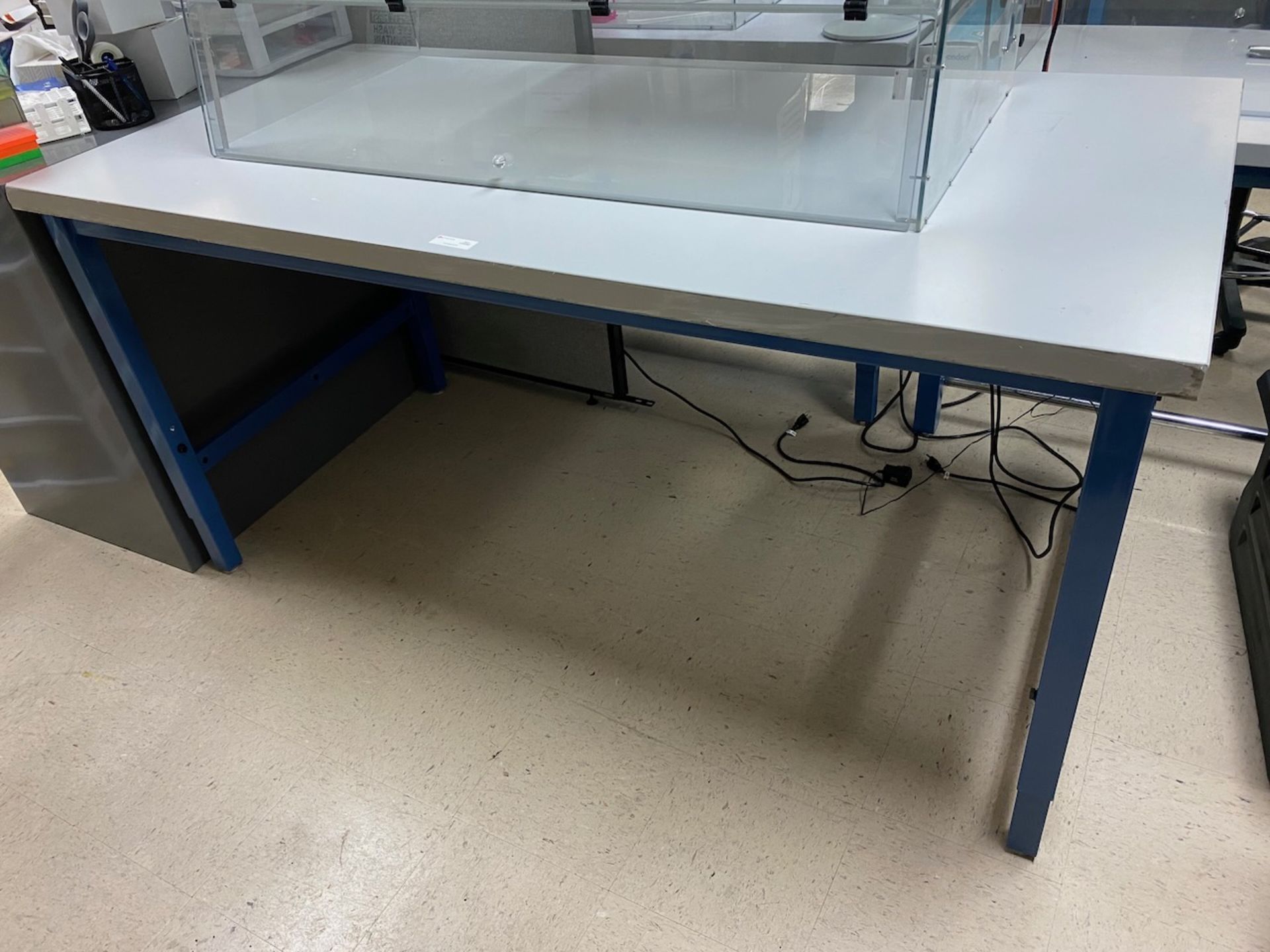 Lab bench