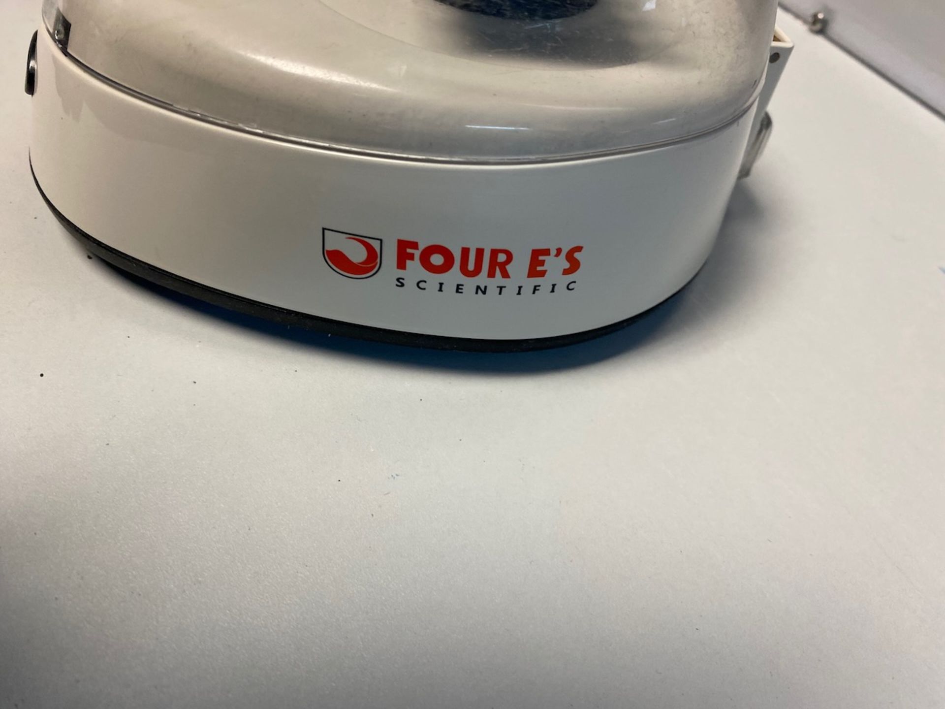 Four e's mini centrifuges - Image 2 of 9