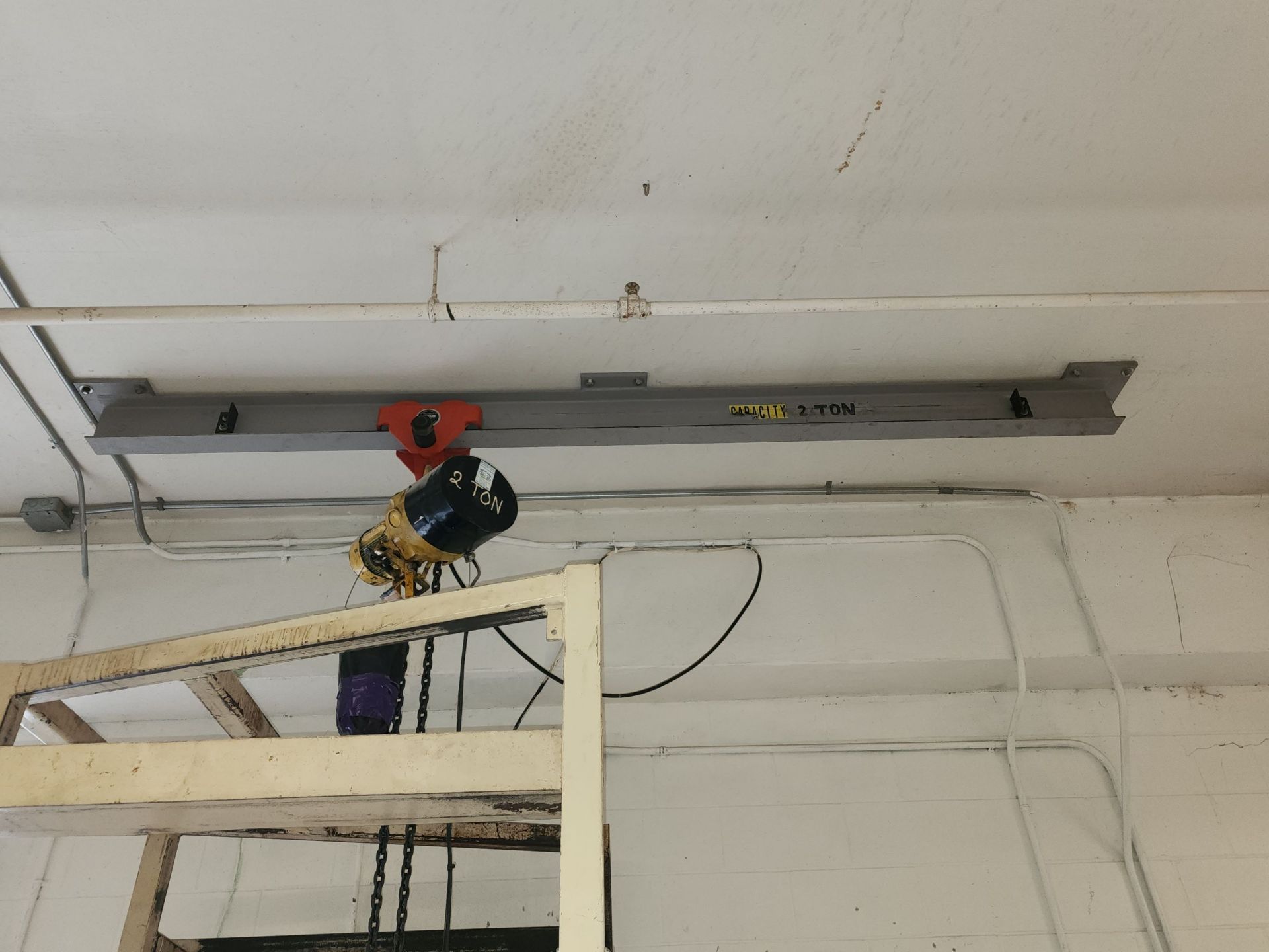 Electric Hoist with lifting frame - Image 6 of 7