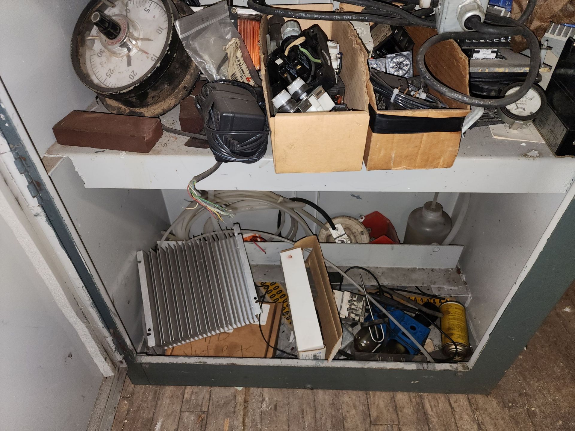 Steel Cabinet with contents - Image 5 of 5