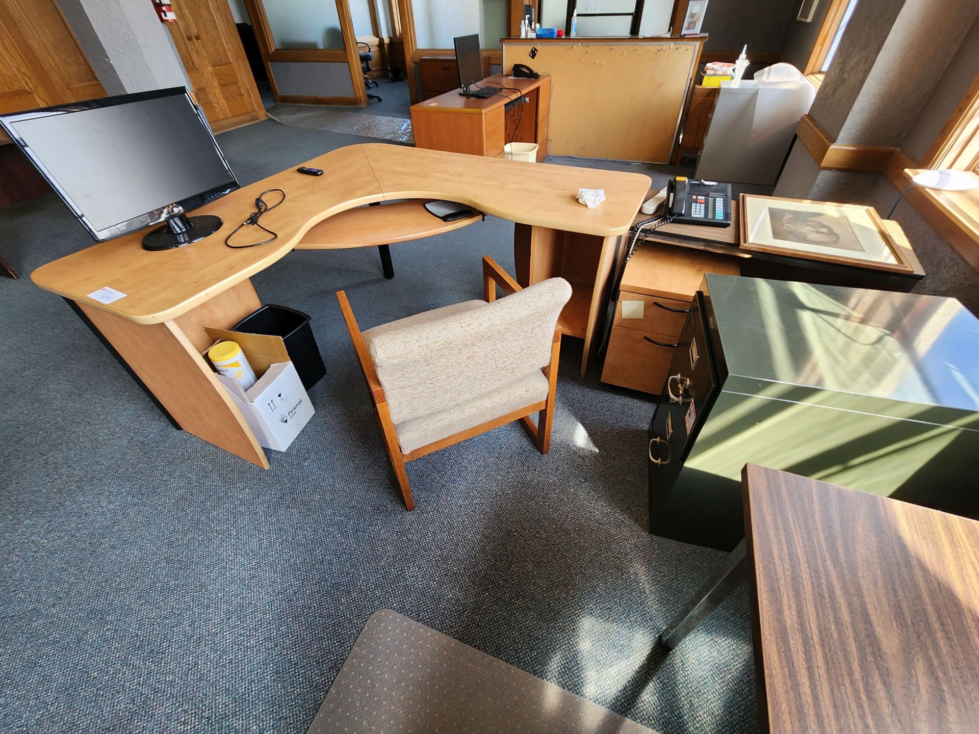 Office Desk and Chair with File cabinets - Image 2 of 3