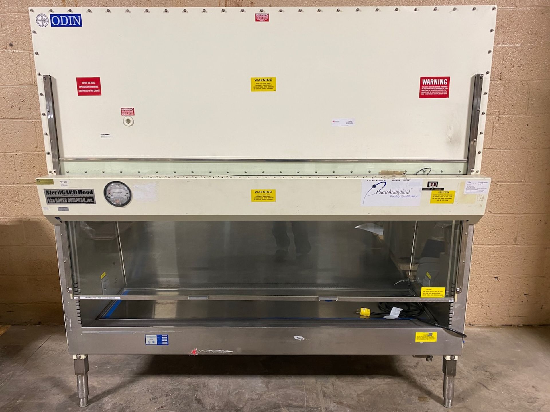 Baker Sterilgard, Biological Safety Cabinet, Model SG600, made in 1993, S/N 48778, 115V,