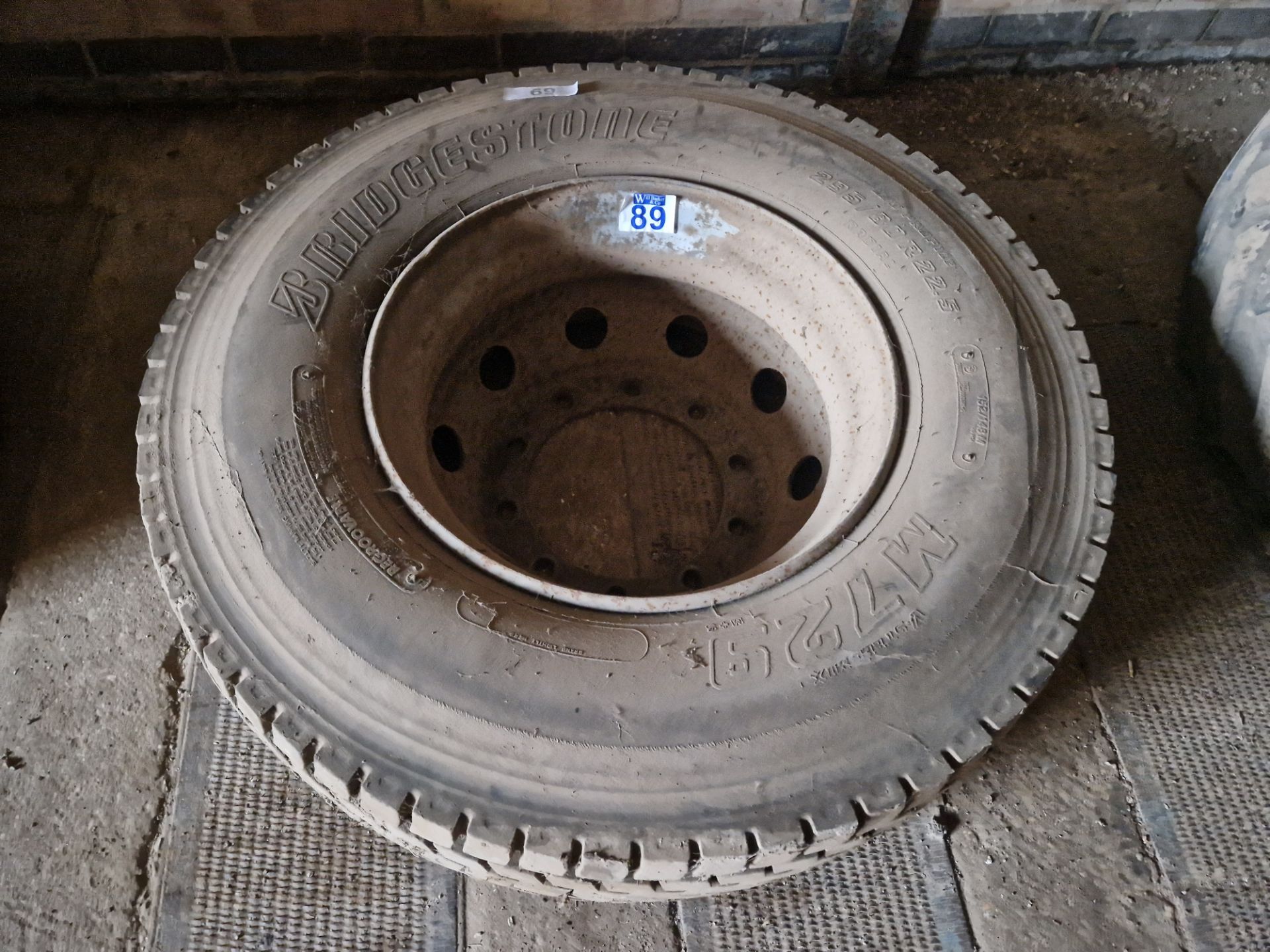 Bridgestone 295/80 22.5 wheel