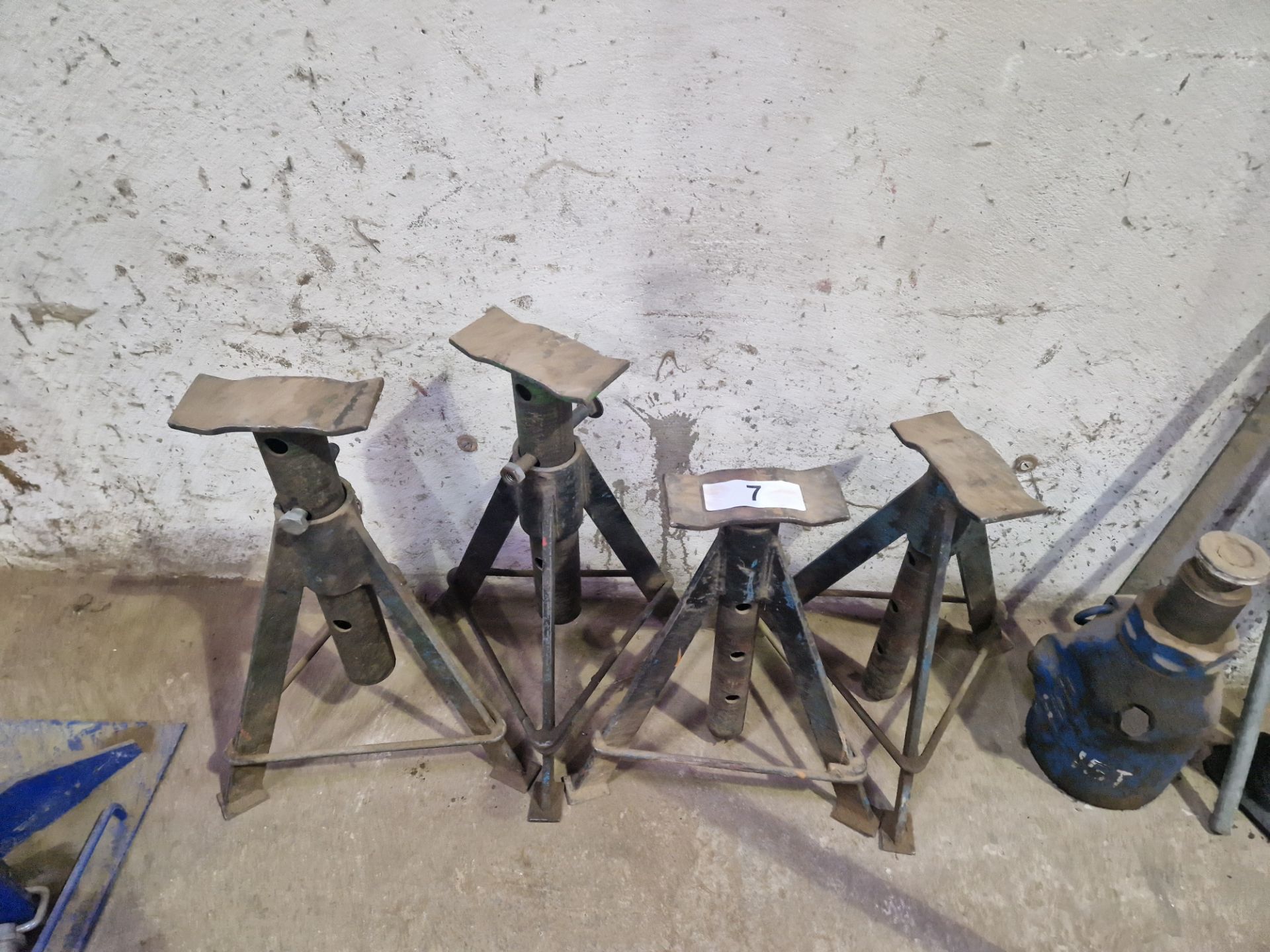 2 pairs of axle stands