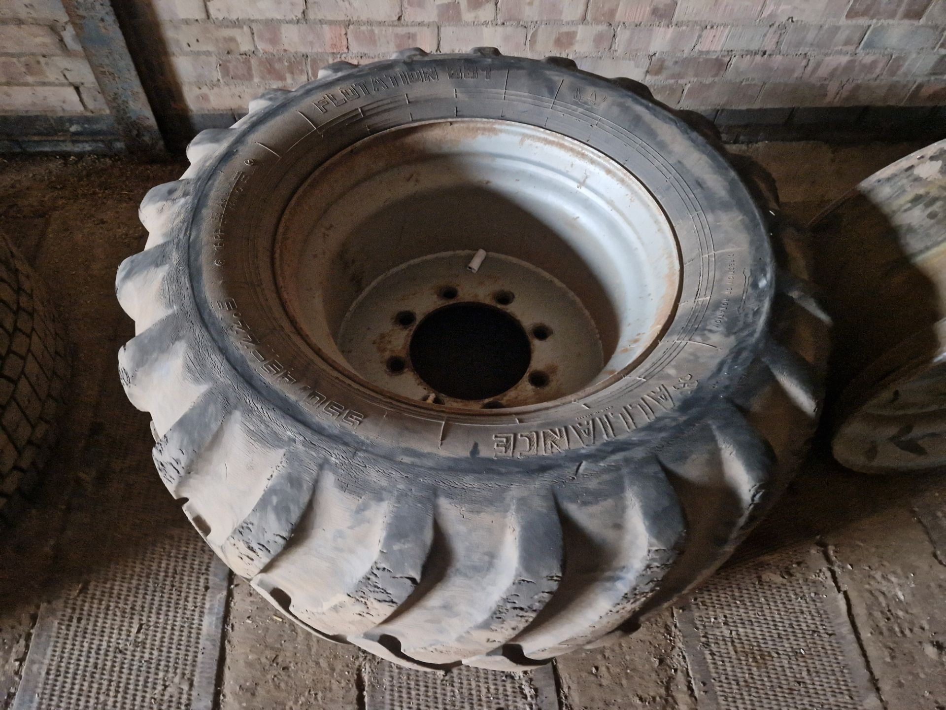 Alliance 550/45 R22.5 tyre on 8 stud rim