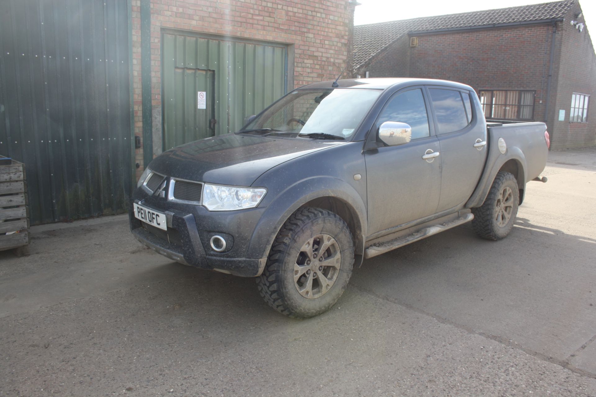 (11) Mitsubishi Barbarian L200, twin cab, Reg PE11 OFC 106,000 miles, MOT 14/11/24, boot liner RNL