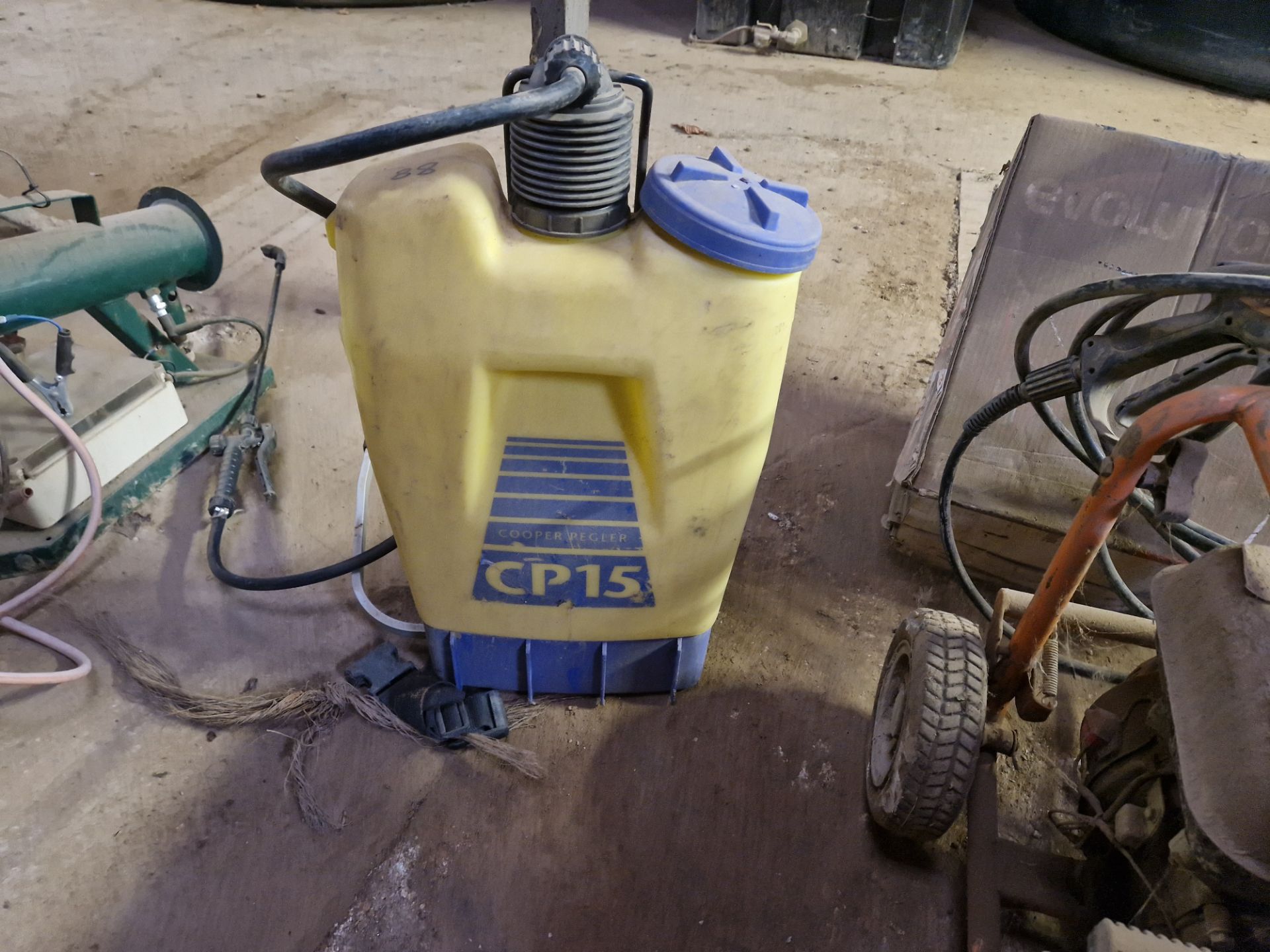 CP15 knapsack sprayer - Image 2 of 4