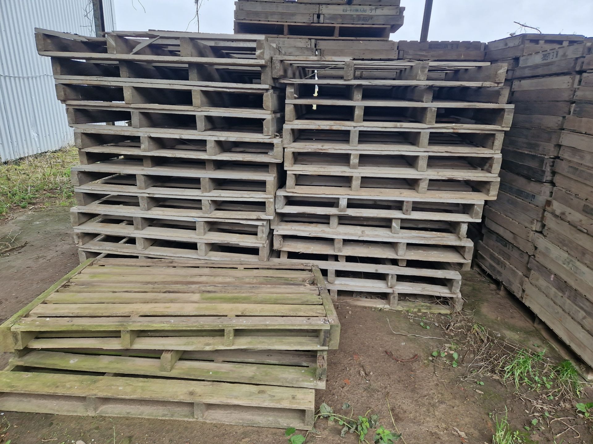 Qty pallets - Image 2 of 2