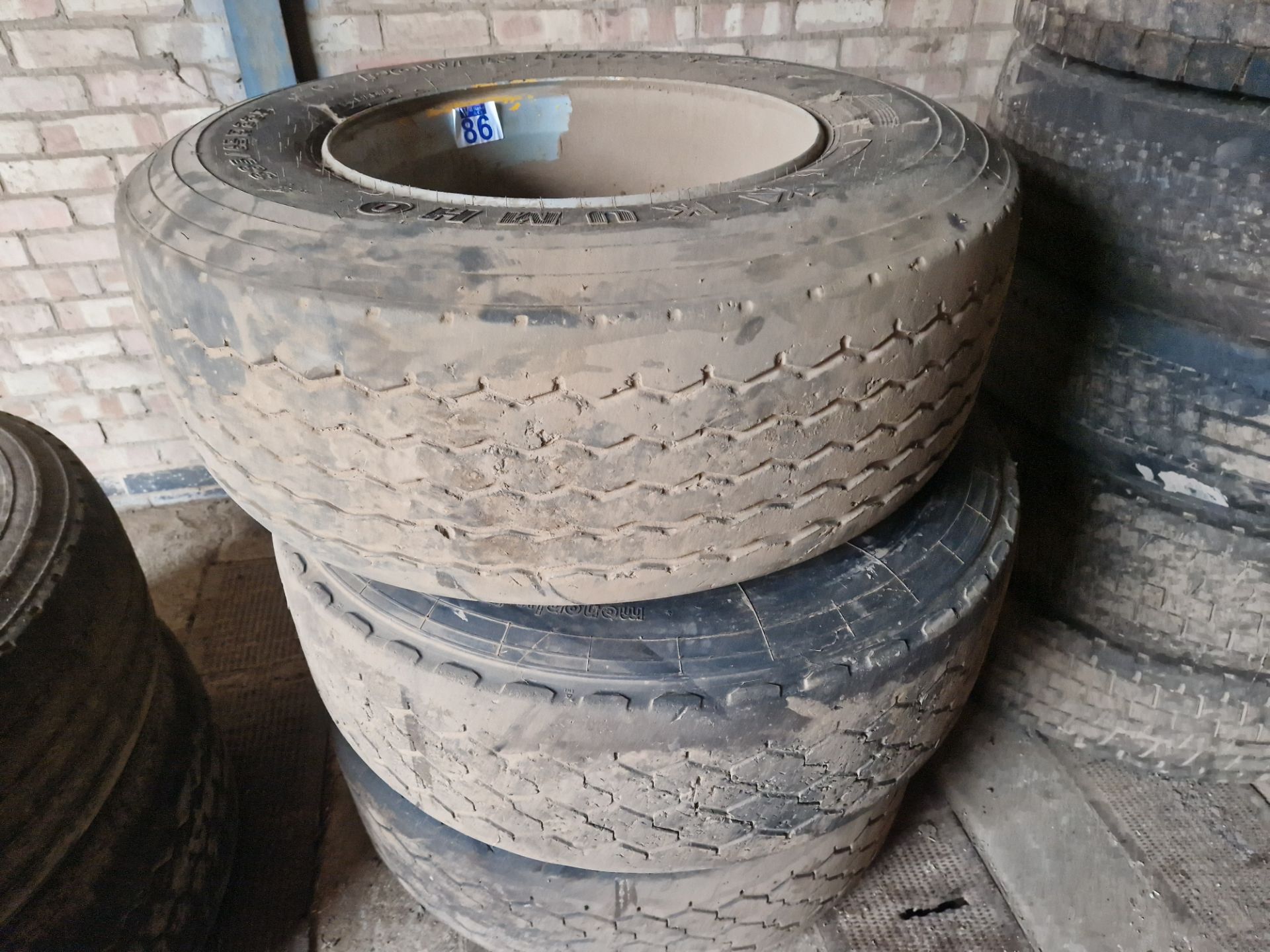 3 x super single tyres (8 stud) 385/65 R22.5