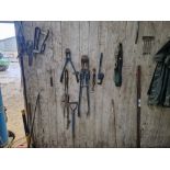 Hammers, tools and crowbars