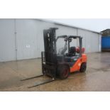 Toyota Tonero 30 Industrial gas forklift with sideshift, 5m lifting height Model: 028FGF30, key in
