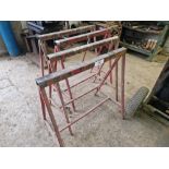 4 x metal trestles & 2 x wooden trestles