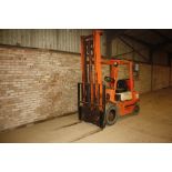 Toyota FG20 Industrial gas forklift with pallet tines and side shift, Frame number 40 3FG25.2340