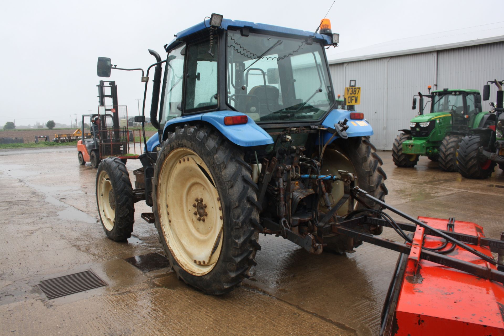 Ford New Holland TL100, 4wd Tractor, Reg Y387 0FW 6,940 hours, 3 speed PTO, Tyres - Rear: - Image 4 of 4