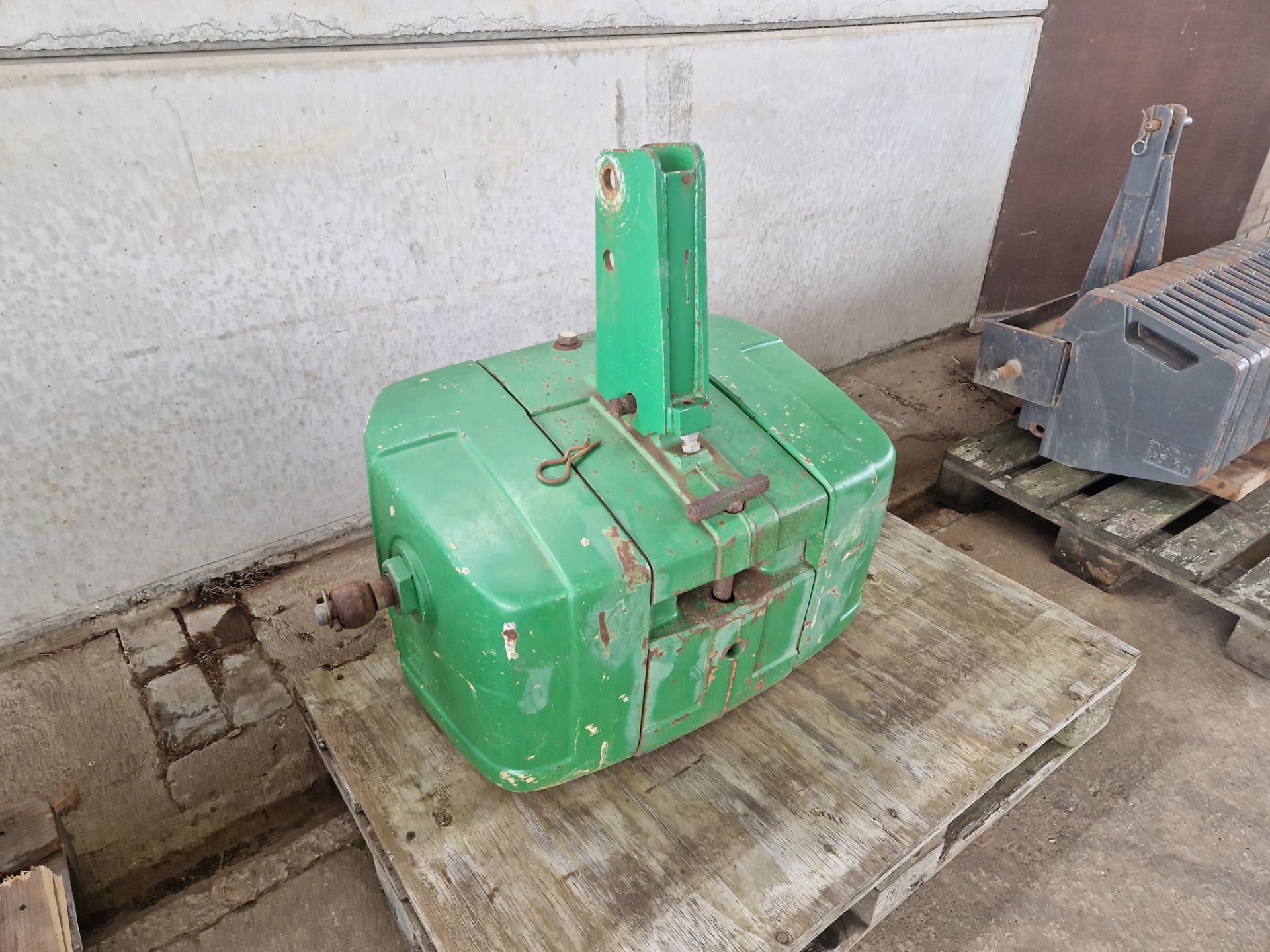 John Deere 1,000kg weight block