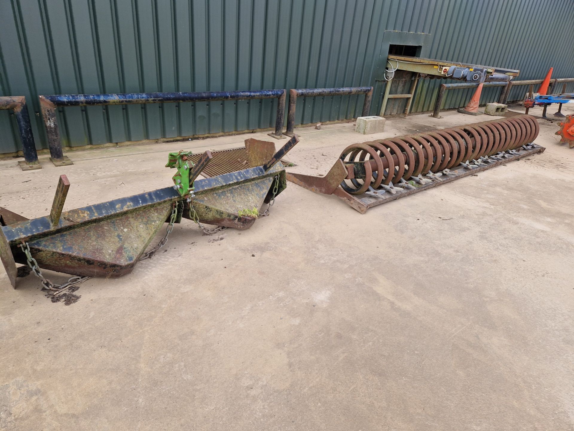 3pt linkage frame, tines, 2 row hood & 4m power harrow spiral coil roller - Image 2 of 3