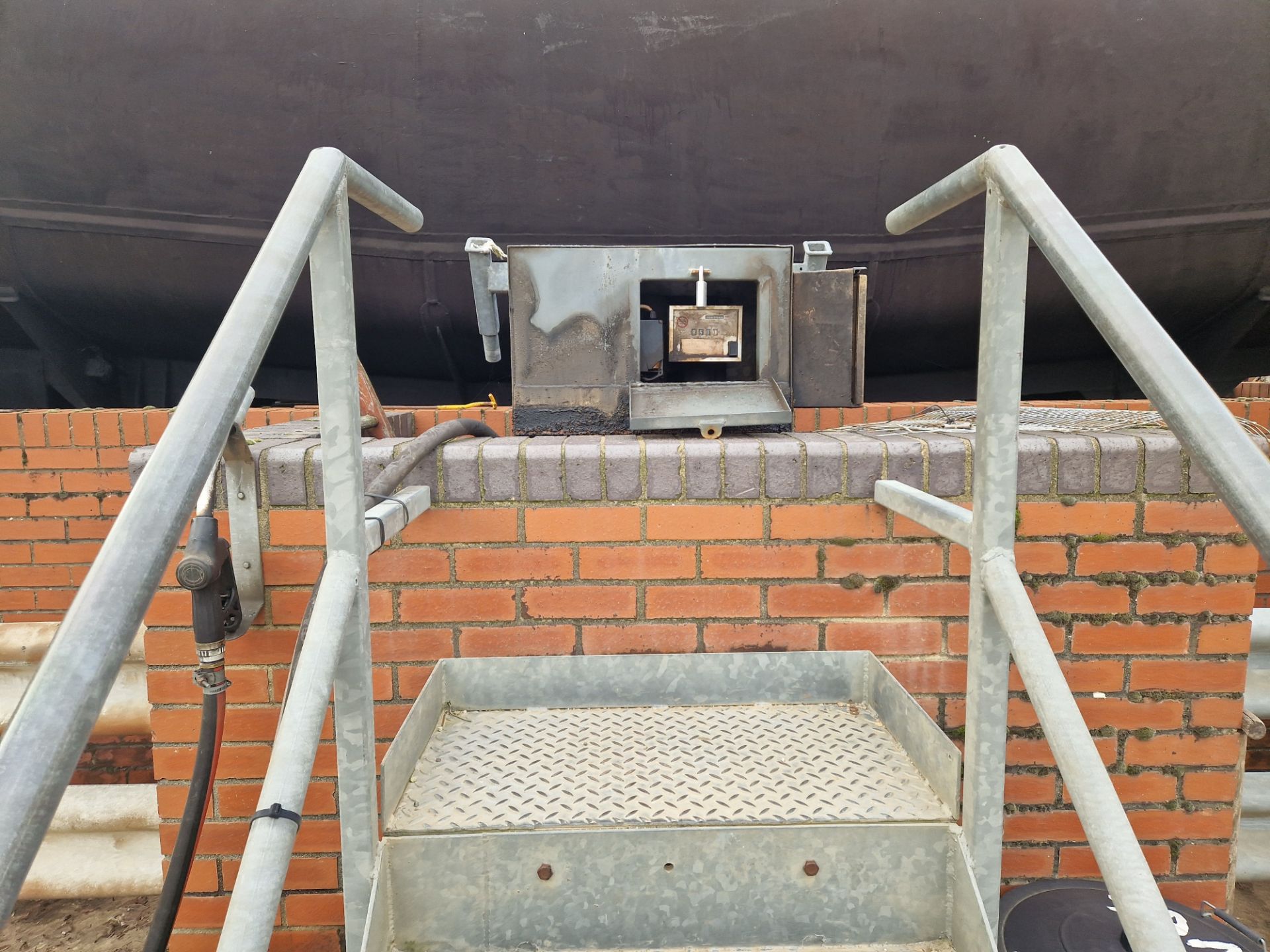 20,000lt ex lorry tanker fuel tank with electric fuel dispenser - Image 2 of 6