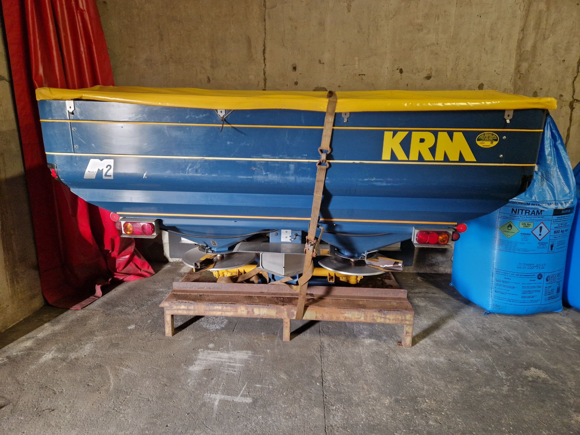 (08) KRM M2 twin disc fertiliser spreader 24/28m, hopper cover, rear lights, radar speed - Image 2 of 2