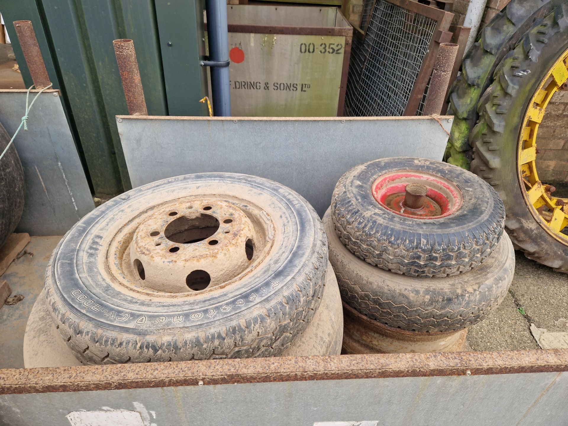 Stillage of various wheels and tyres