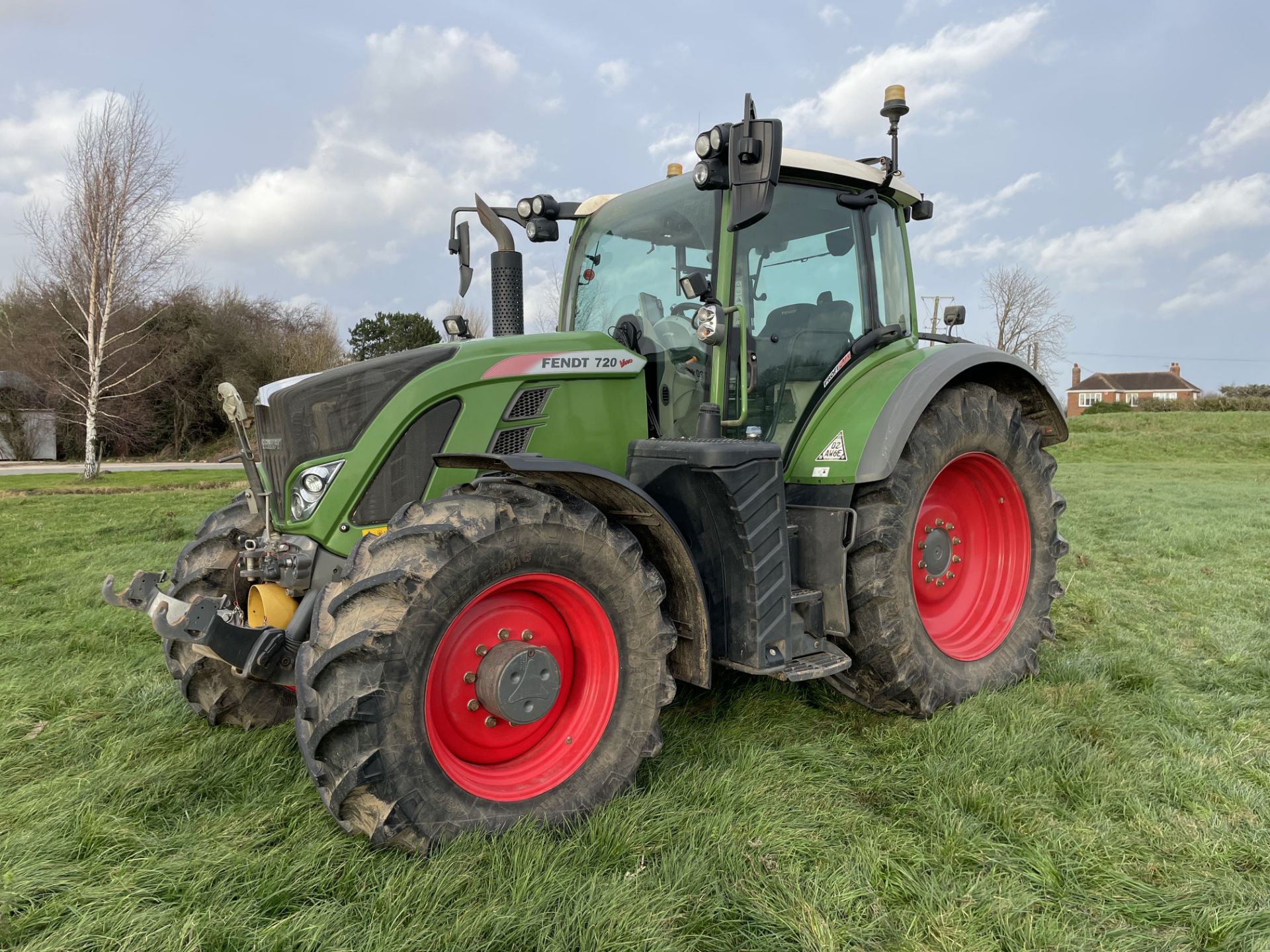 (18) Fendt 720 Vario S4 Profiplus 4wd tractor • Front linkage & PTO • Hydraulic return flow - Image 2 of 10