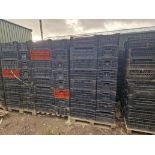 400 x Dutch plastic lily crates 23in x 15in x 9in