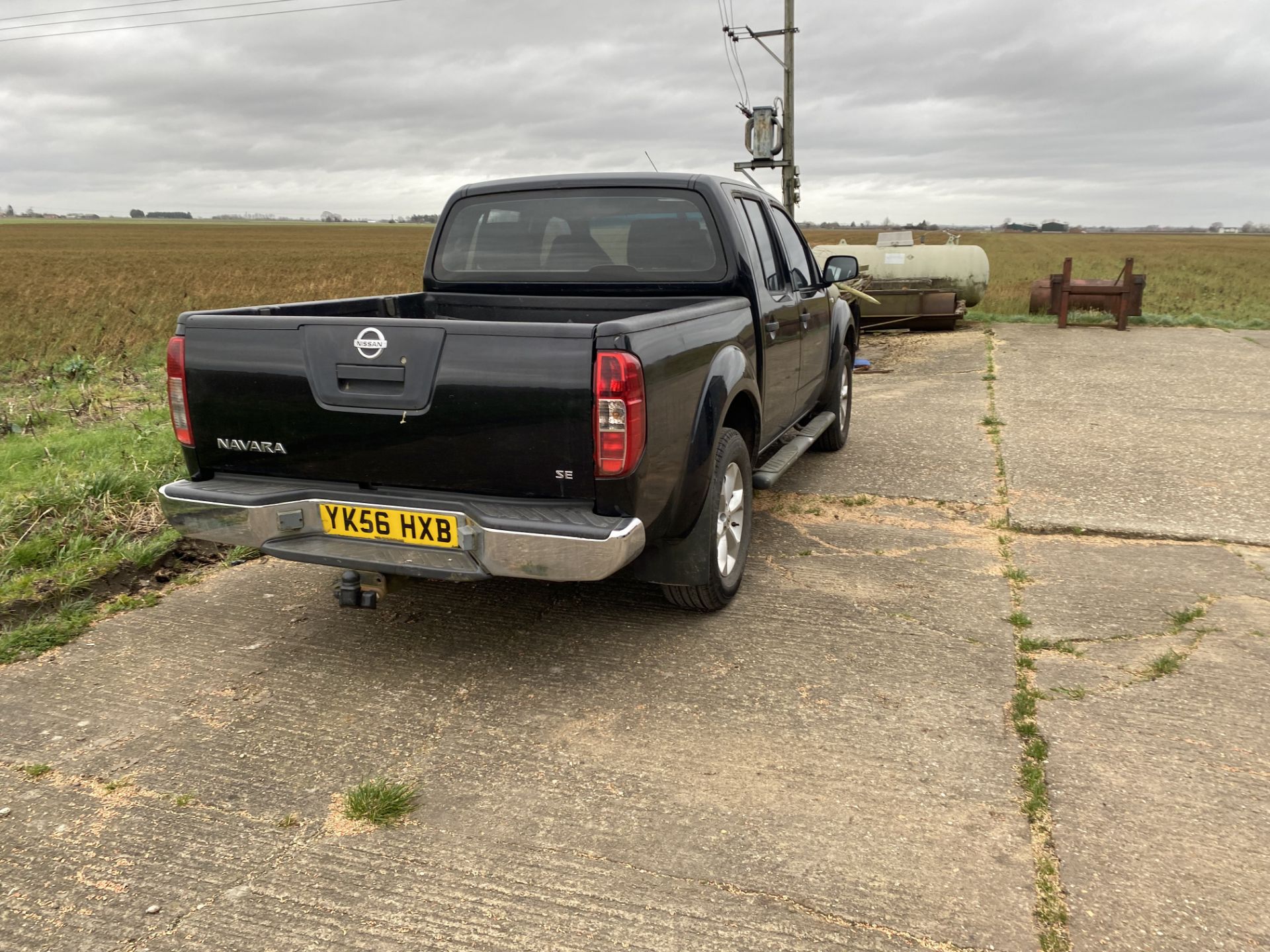 (06) Nissan Navara SE twin cab (diesel) pickup truck with tow bar, alloy wheels, Black, CD player, - Image 2 of 4