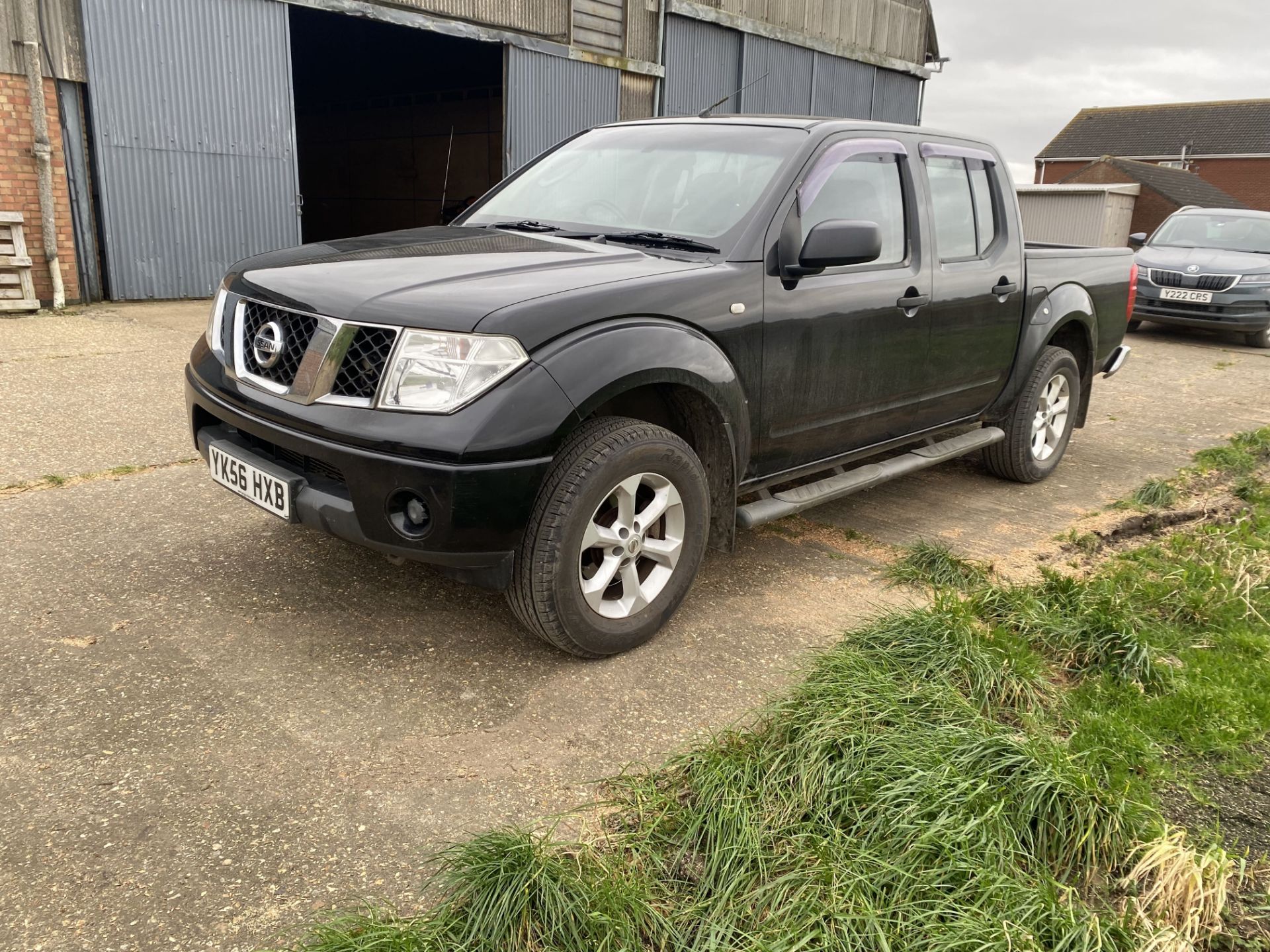 (06) Nissan Navara SE twin cab (diesel) pickup truck with tow bar, alloy wheels, Black, CD player,