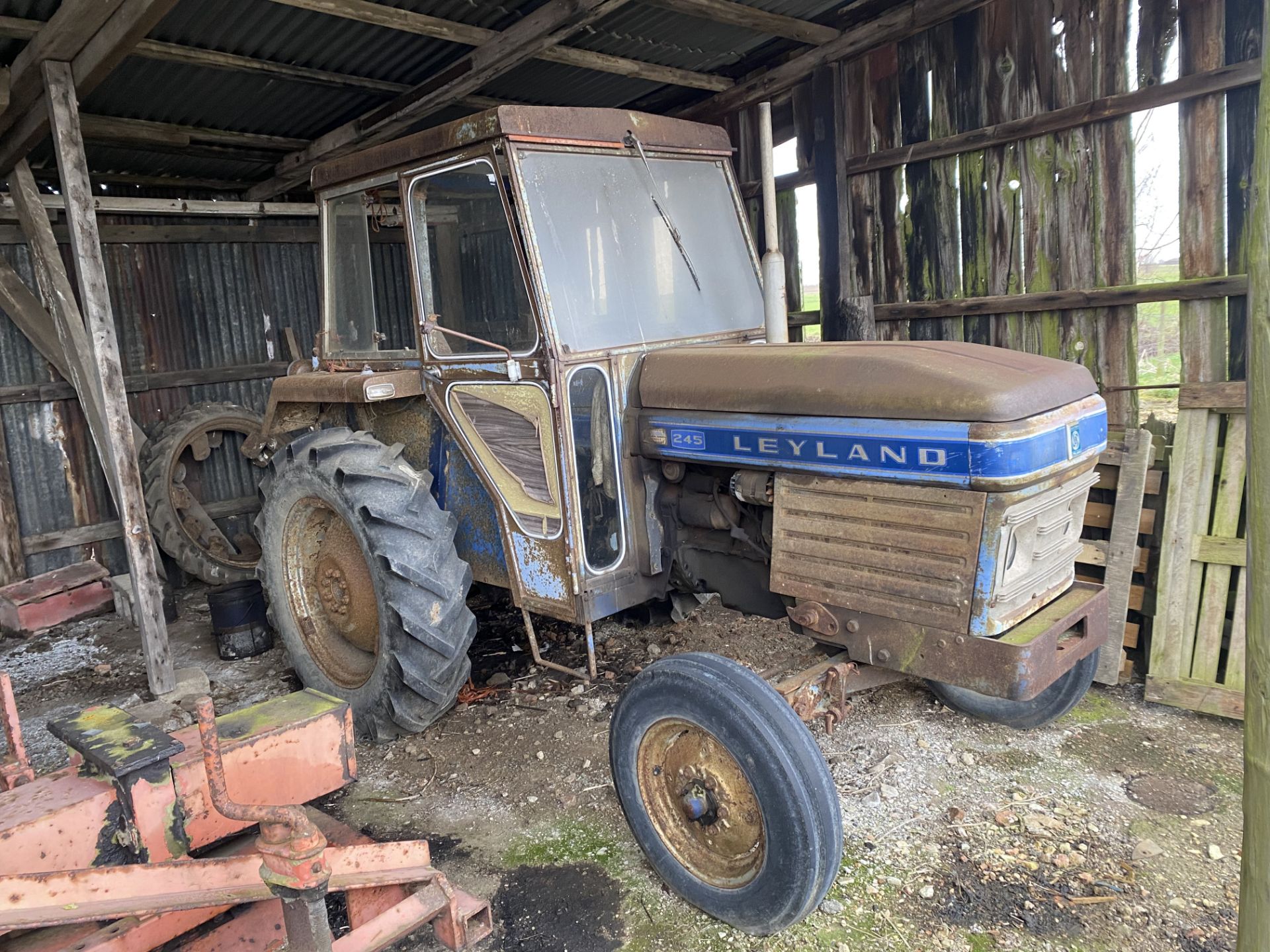 (75) Leyland 245 2wd tractor, 8,500 hrs, Reg KCT 534P, one owner from new, manual in office - Bild 2 aus 4