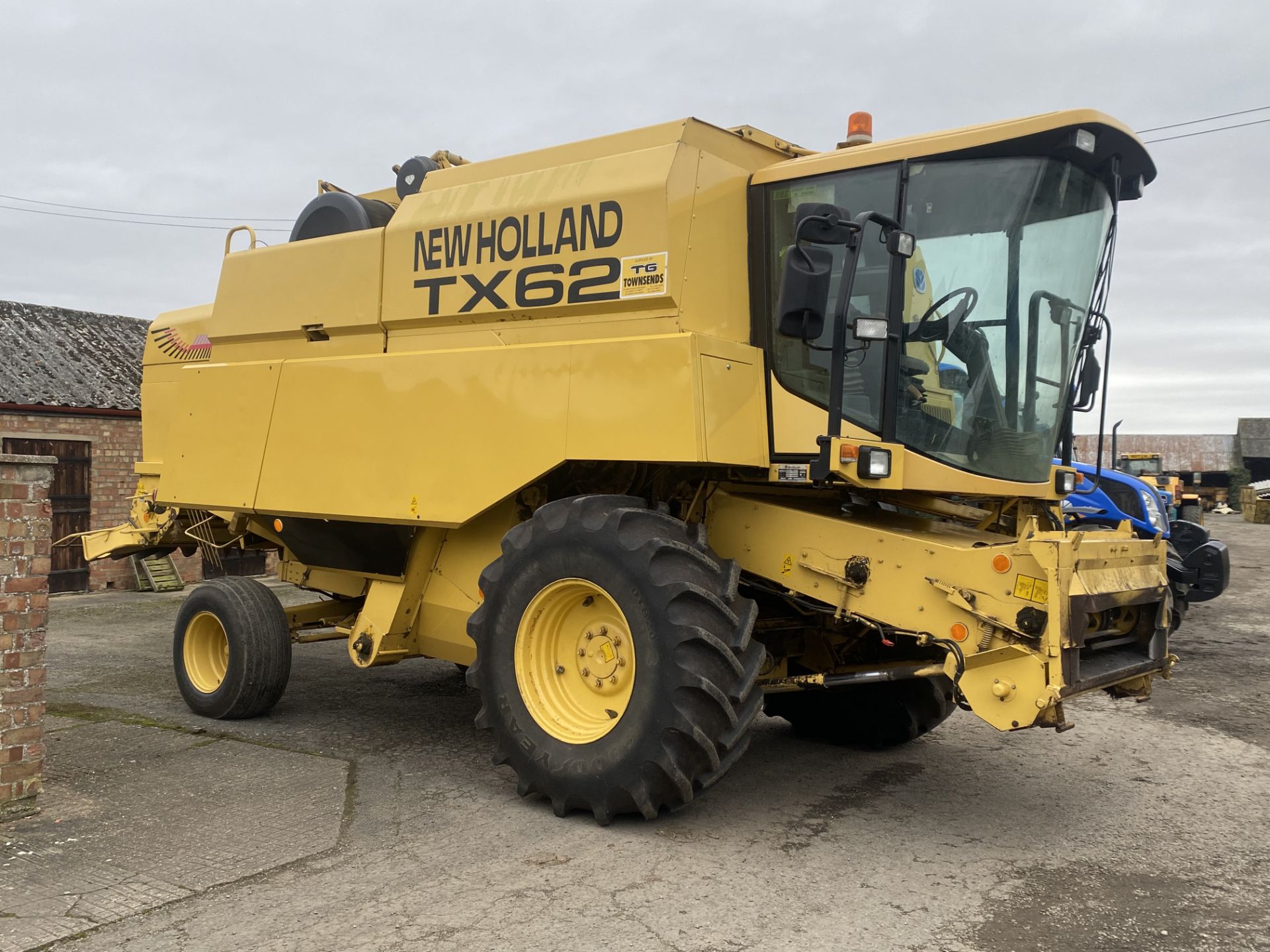 (97) New Holland TX 62 combine with 17ft header, straw chopper, chaff spreader, 3,212 Engine hrs, - Bild 2 aus 6