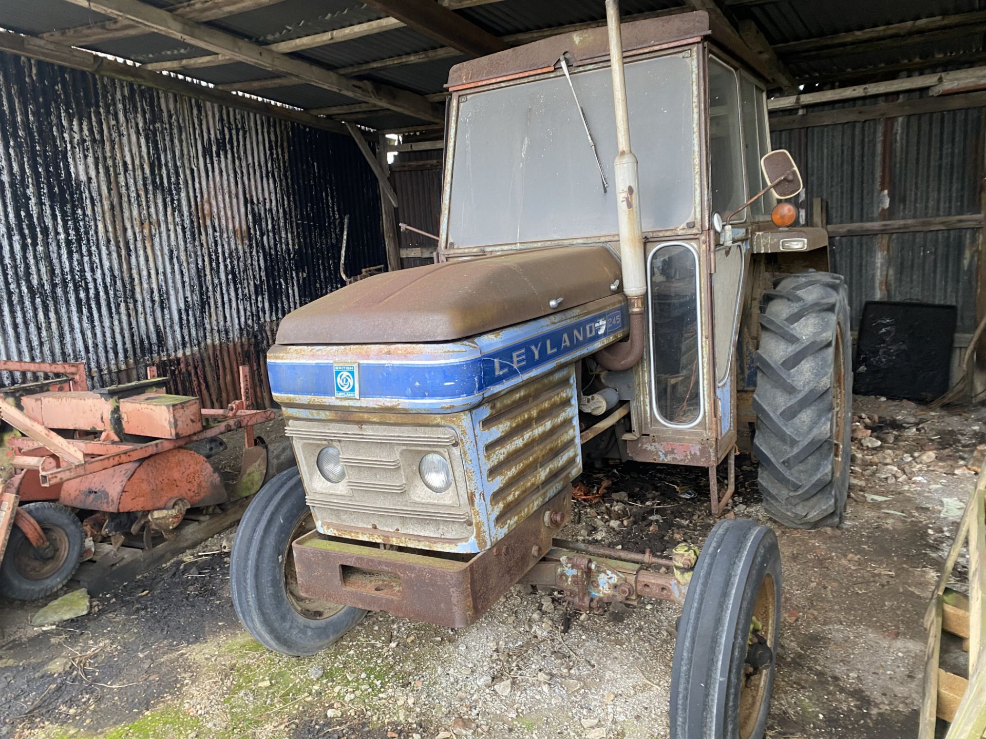 (75) Leyland 245 2wd tractor, 8,500 hrs, Reg KCT 534P, one owner from new, manual in office - Image 3 of 4