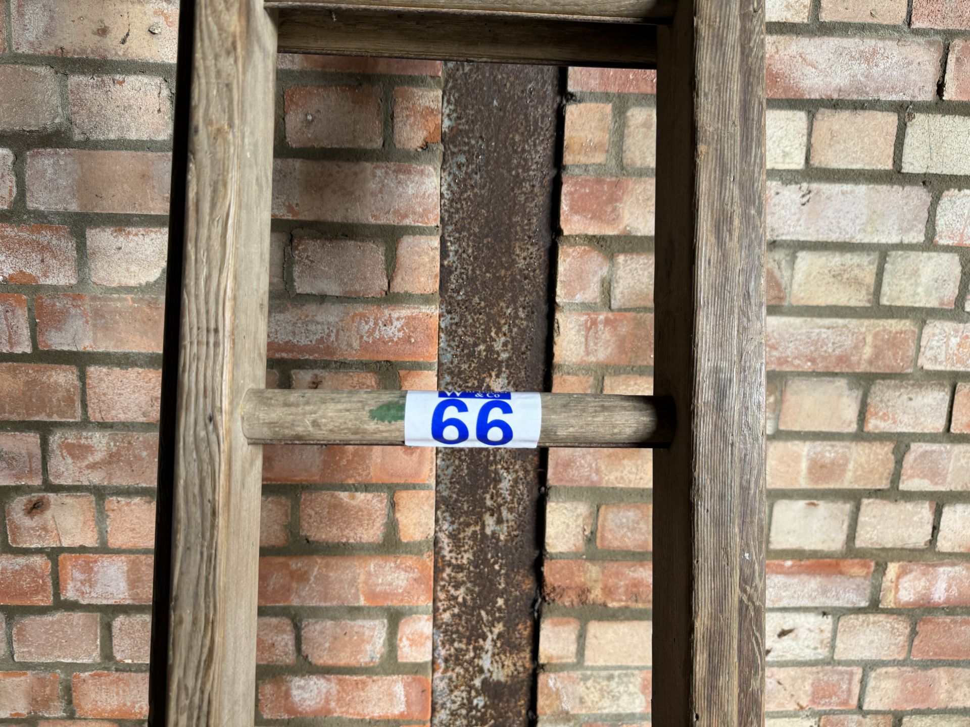 Wooden extending ladder