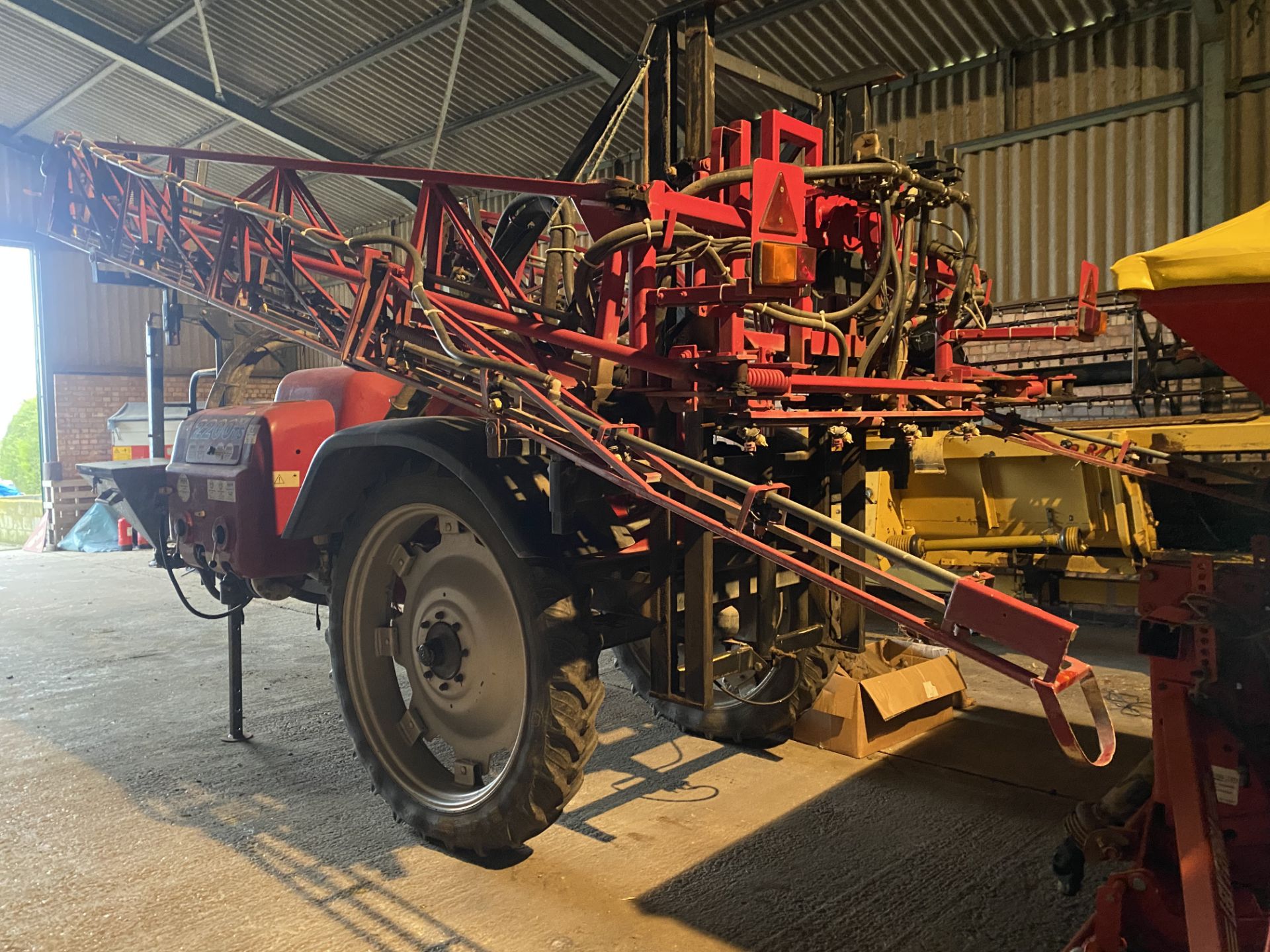 (97) Case 2200 TS trailed Sprayer, 21m folding booms, 4 way sections triplet nozzles, handwash, - Image 2 of 2