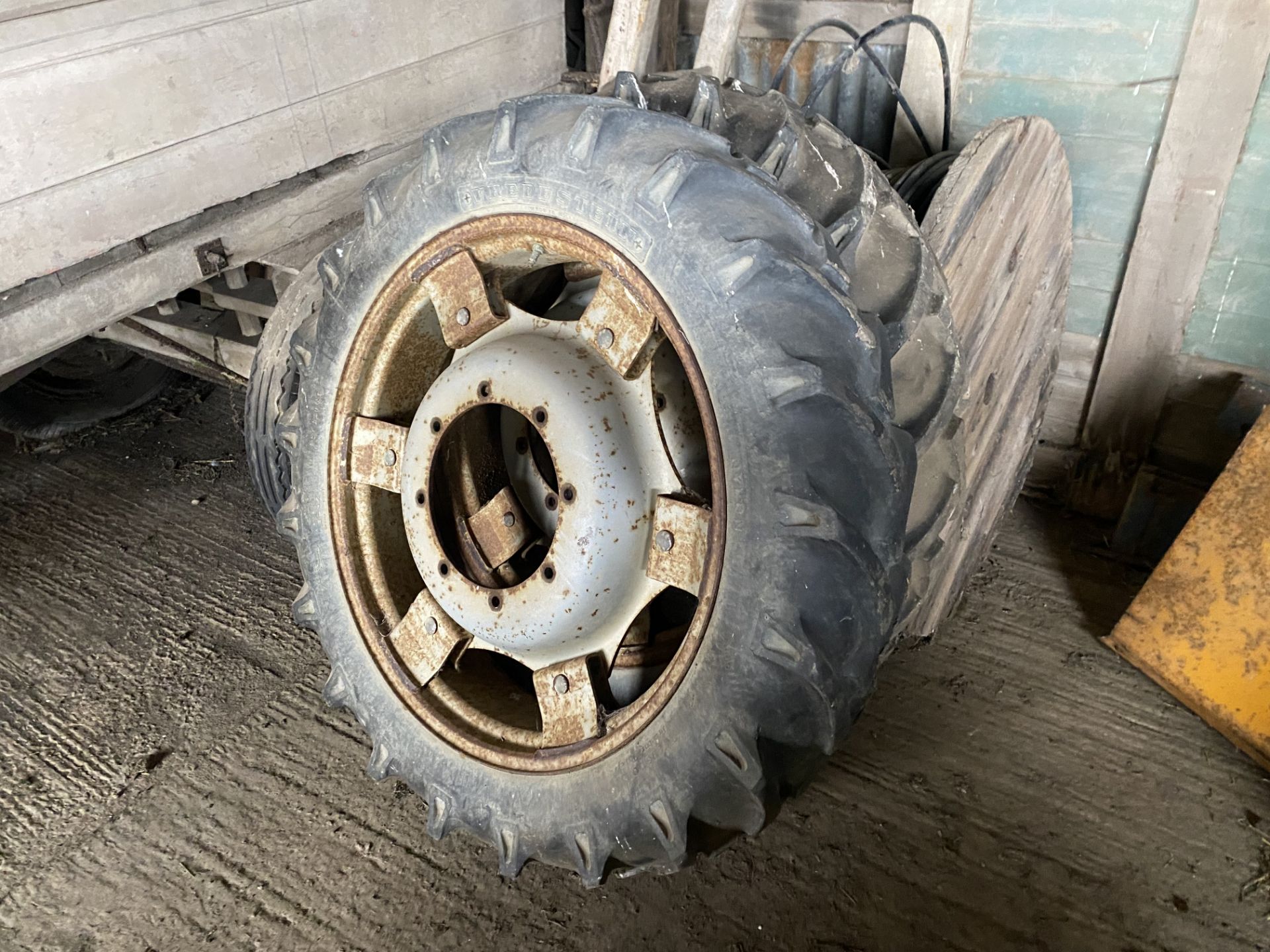 Johnson row crop wheels for New Holland rear (9.5 R48) front (9.5 R32) - Bild 2 aus 3