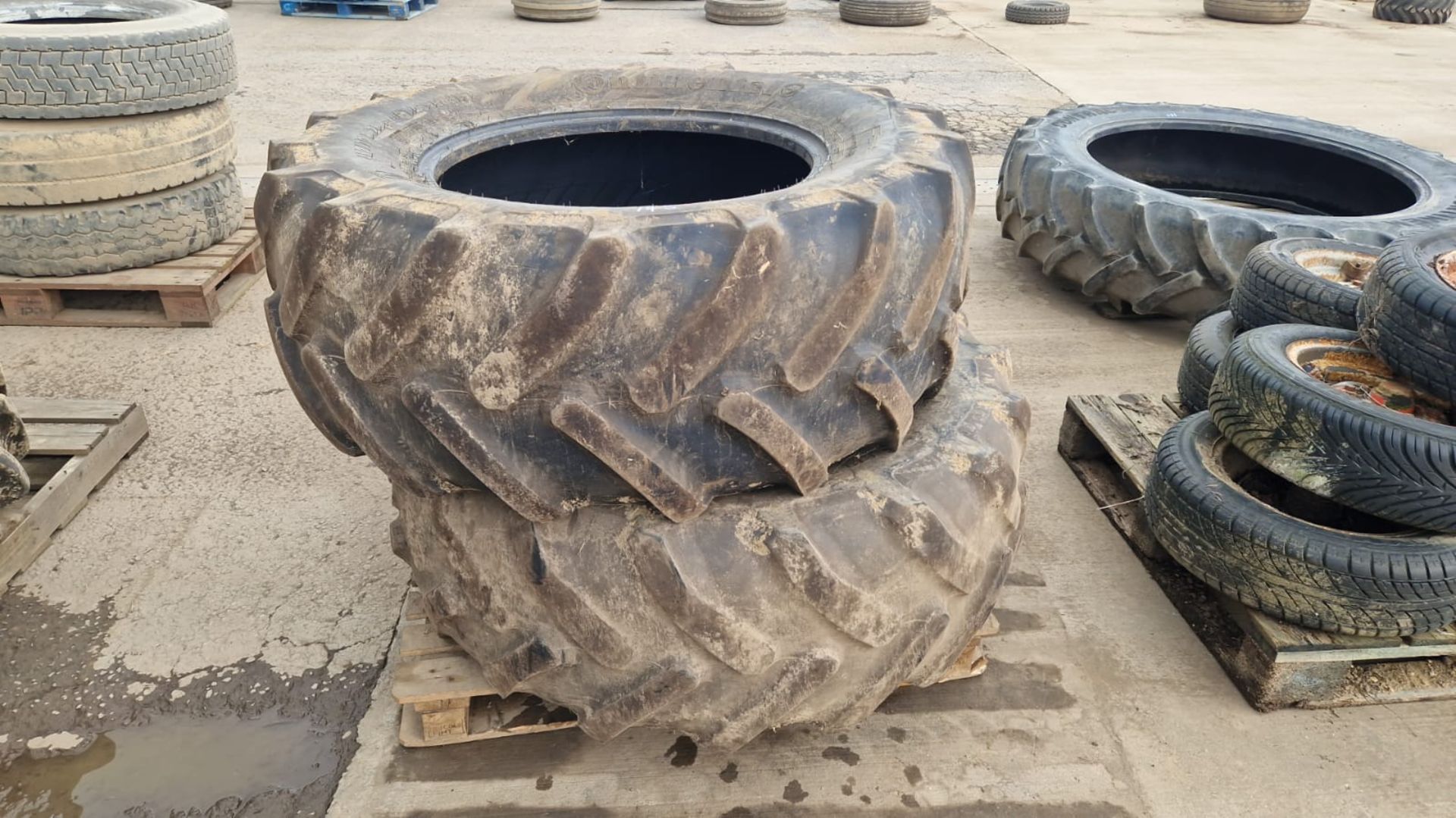 Pair of continental 480/70R28 tyres