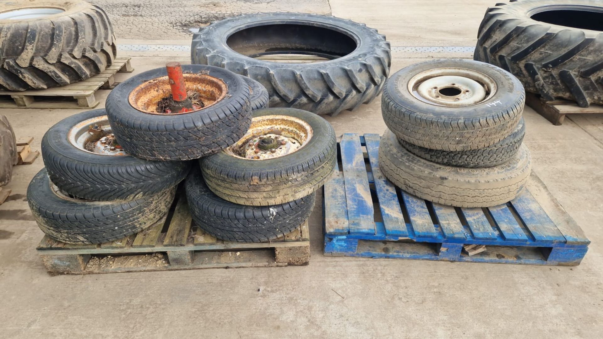 2 pallets of various wheels & tyres