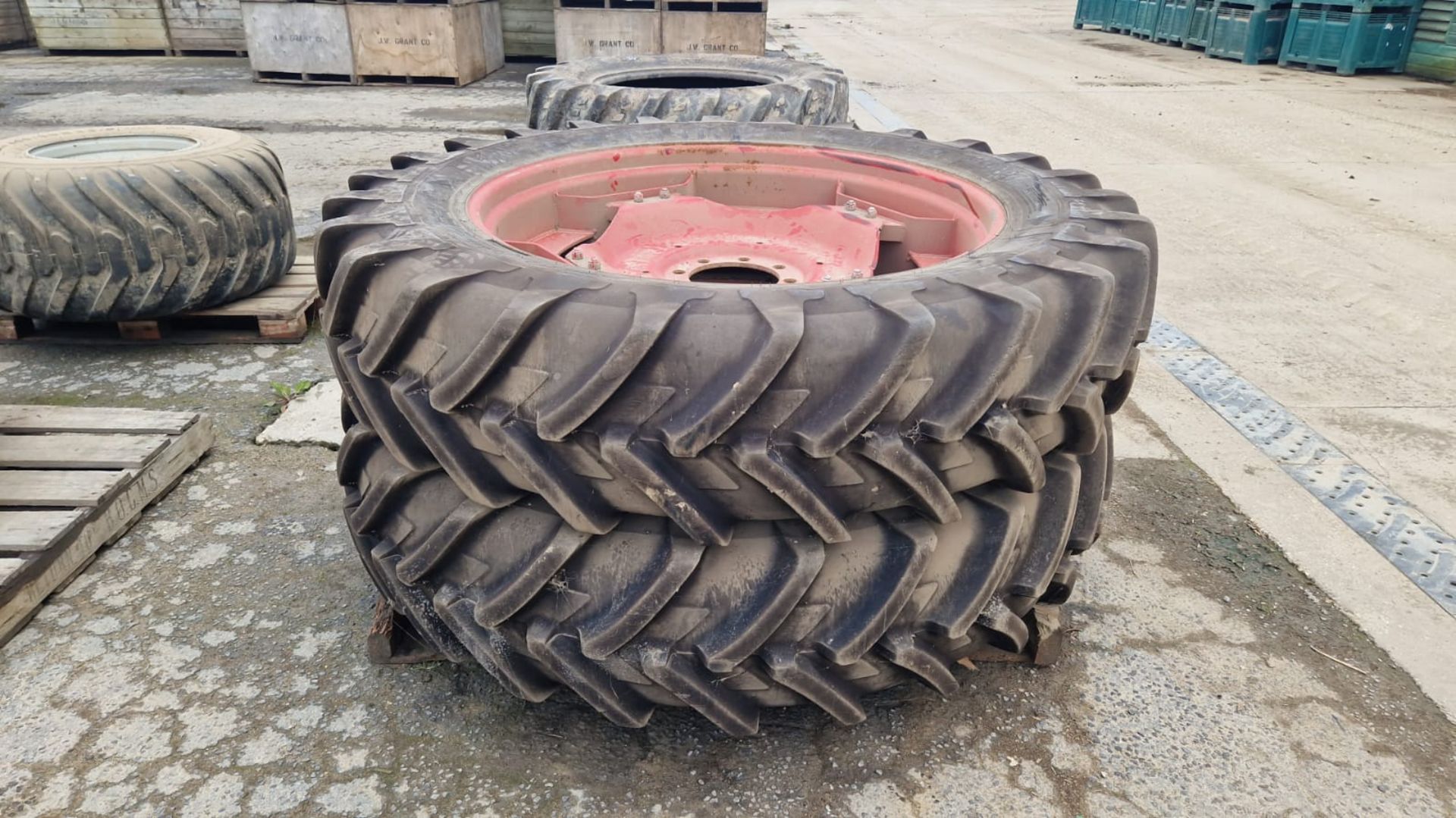 Pair of 420/80 R46 on Fendt centres